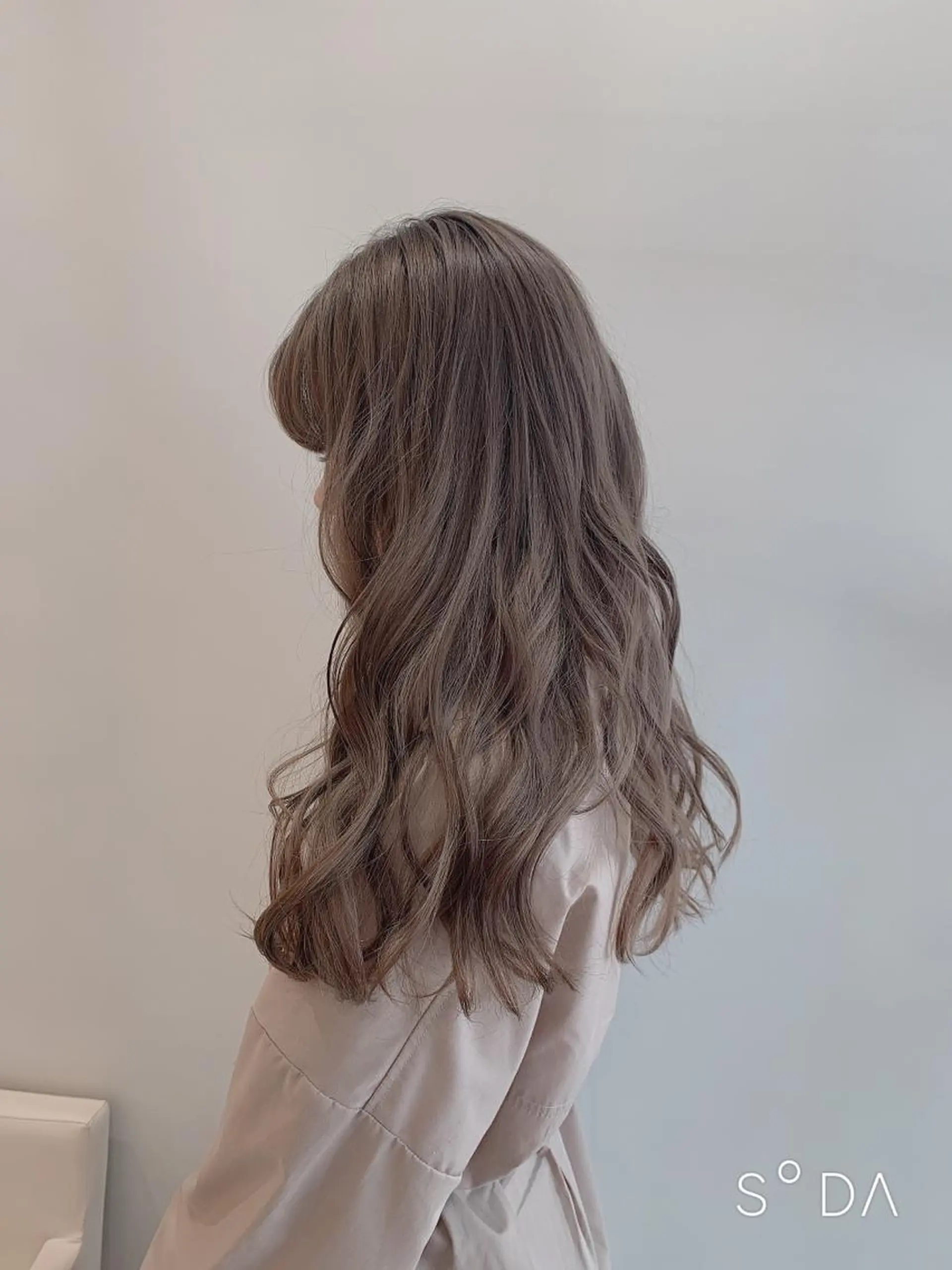 ロング カラー ベージュカラー ブリーチ ヘアカラー トリートメント 店長ハイトーンカラー 柞山史奈のヘアスタイル