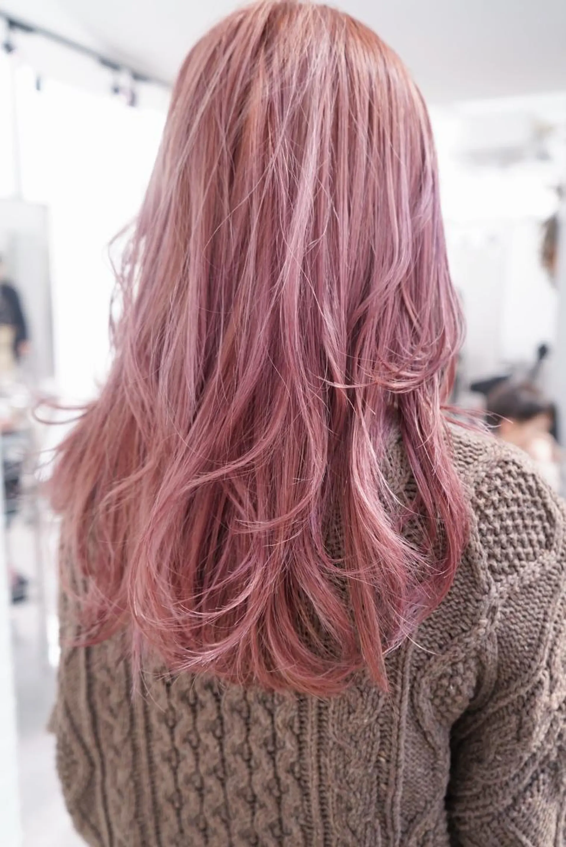 ロング カラー ピンクカラー ホワイトピンク ヘアカラー トリートメント mao/ブリーチ ハイトーンカラーのヘアスタイル