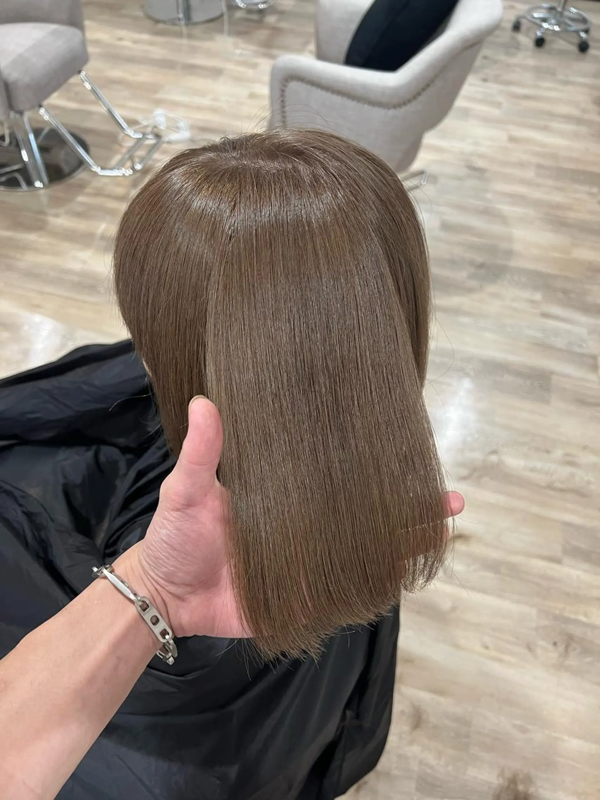 ショート カラー ベージュカラー ブリーチ ミルクティーベージュ カット ヘアカラー トリートメント お顔まわりカット🌱 emo.村松泉綺のヘアスタイル
