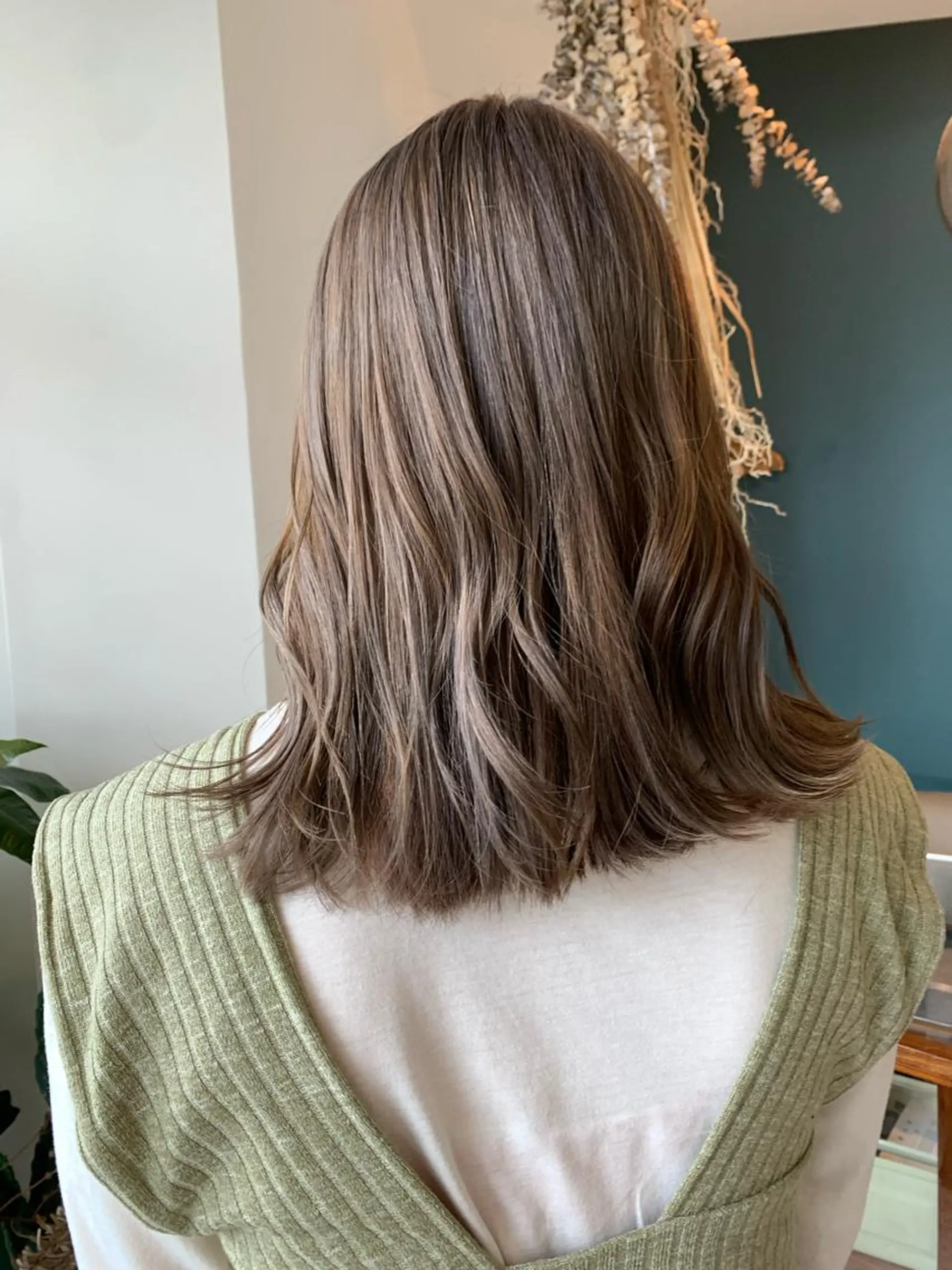 ミディアム カラー ブリーチ グレージュ ミルクティーグレージュ ヘアカラー 中目黒🌼 🌼ハナのヘアスタイル