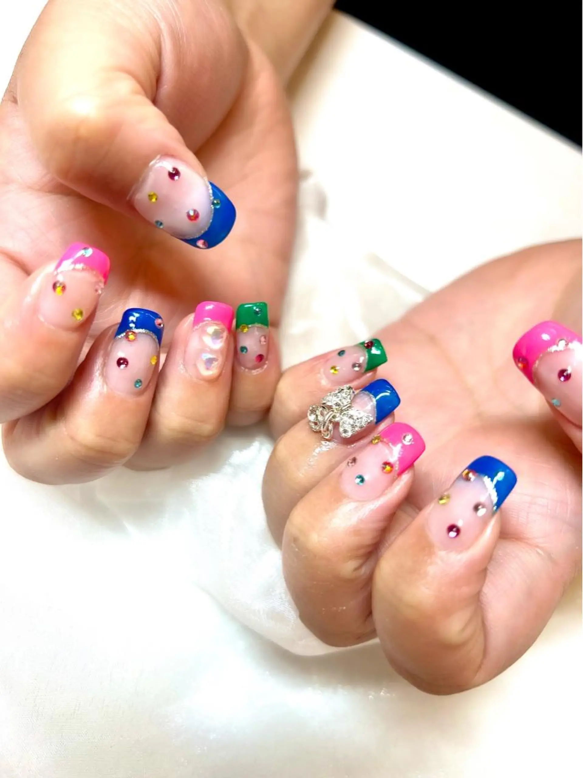 ネイル アートネイル オーロラネイル フレンチネイル ジェルネイル 韓国ネイル ハンドネイル clover nailのネイルデザイン