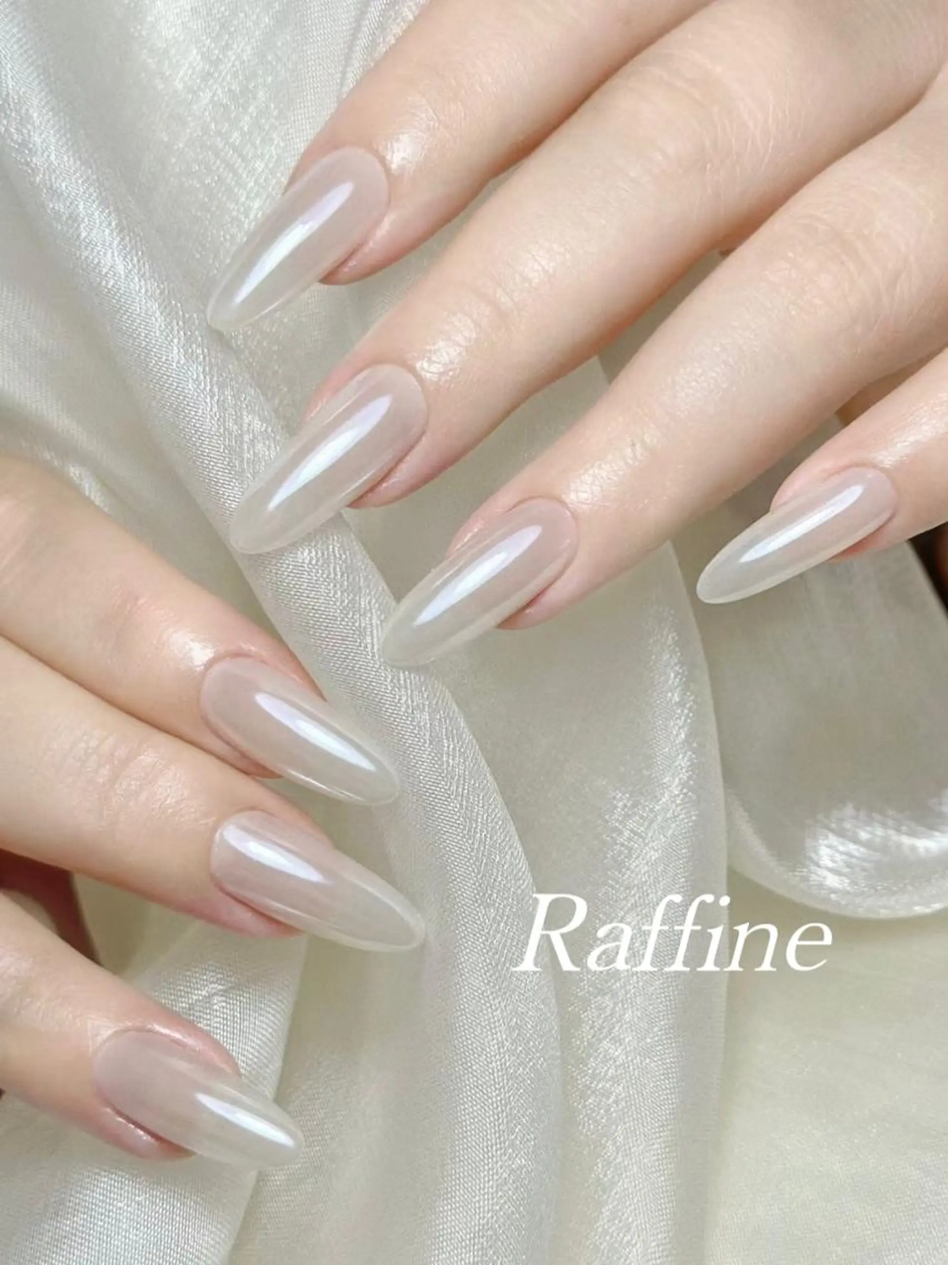 ネイル ハンドネイル RAFFINE 月🦋🩵のネイルデザイン