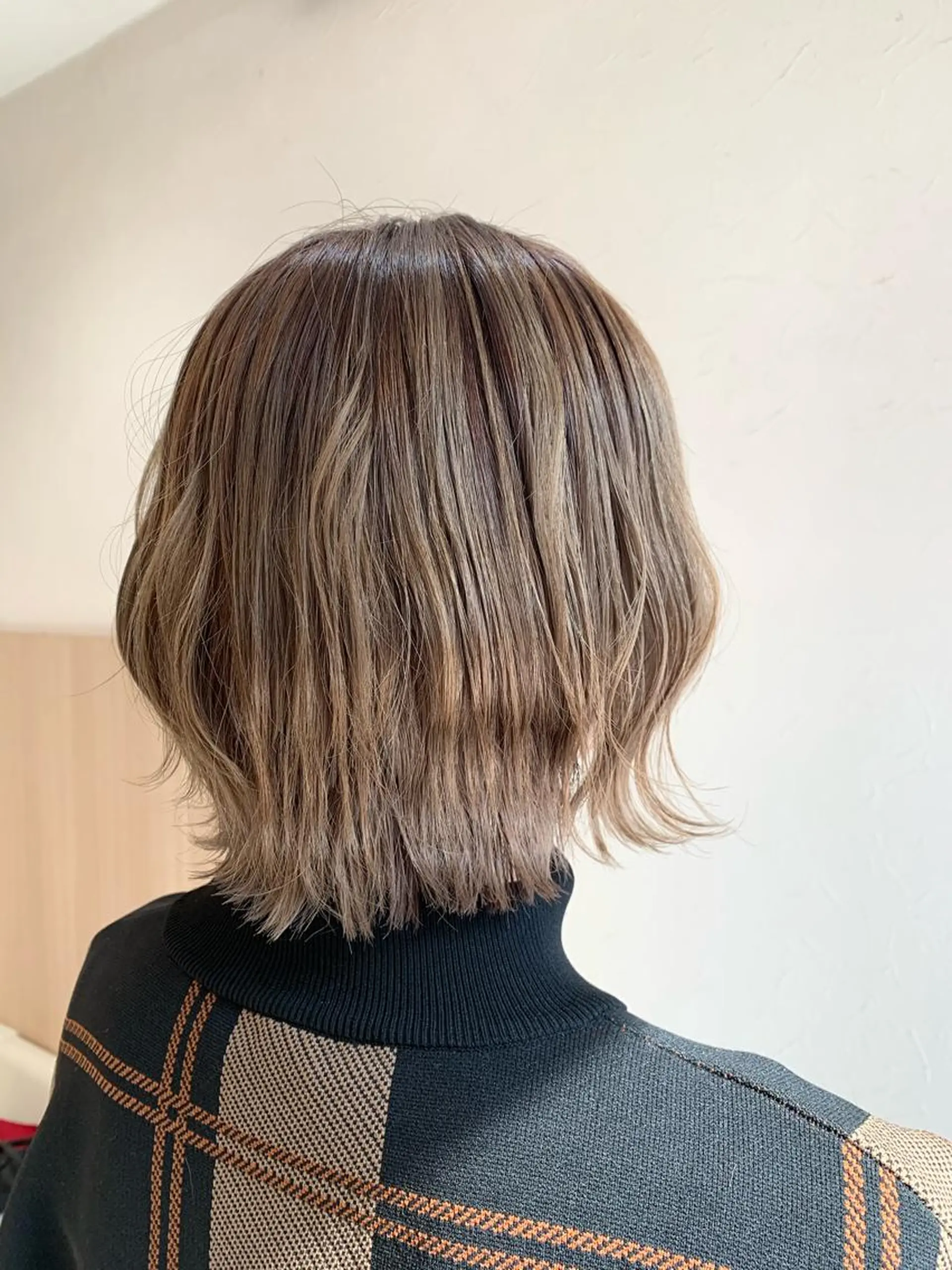 ショート カラー ヘアカラー トリートメント 店長ハイトーンカラー 柞山史奈のヘアスタイル