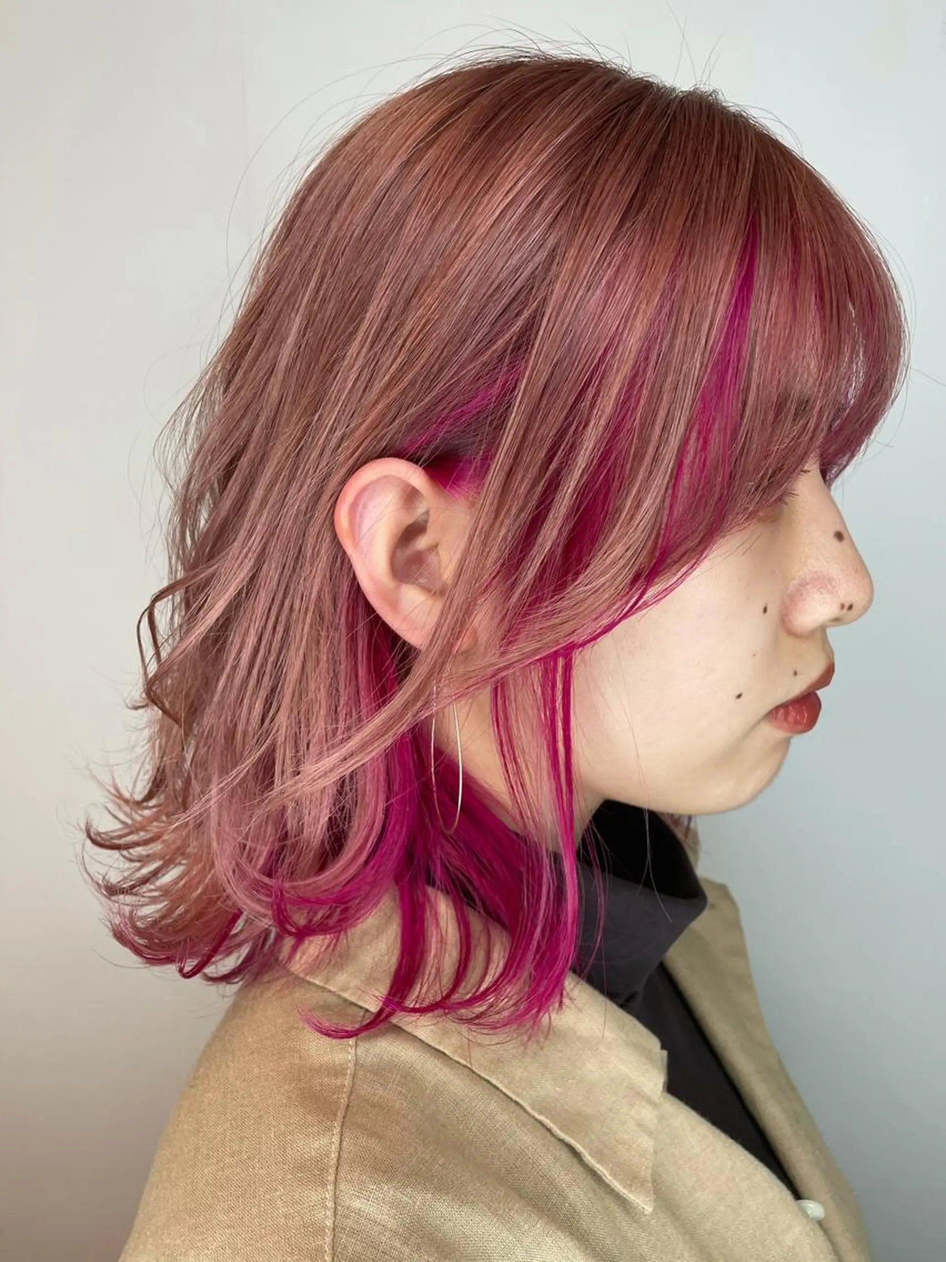 ミディアム カラー ミストバング ピンクカラー カット ヘアカラー トリートメント CoCooN 店長 さのえみのヘアスタイル