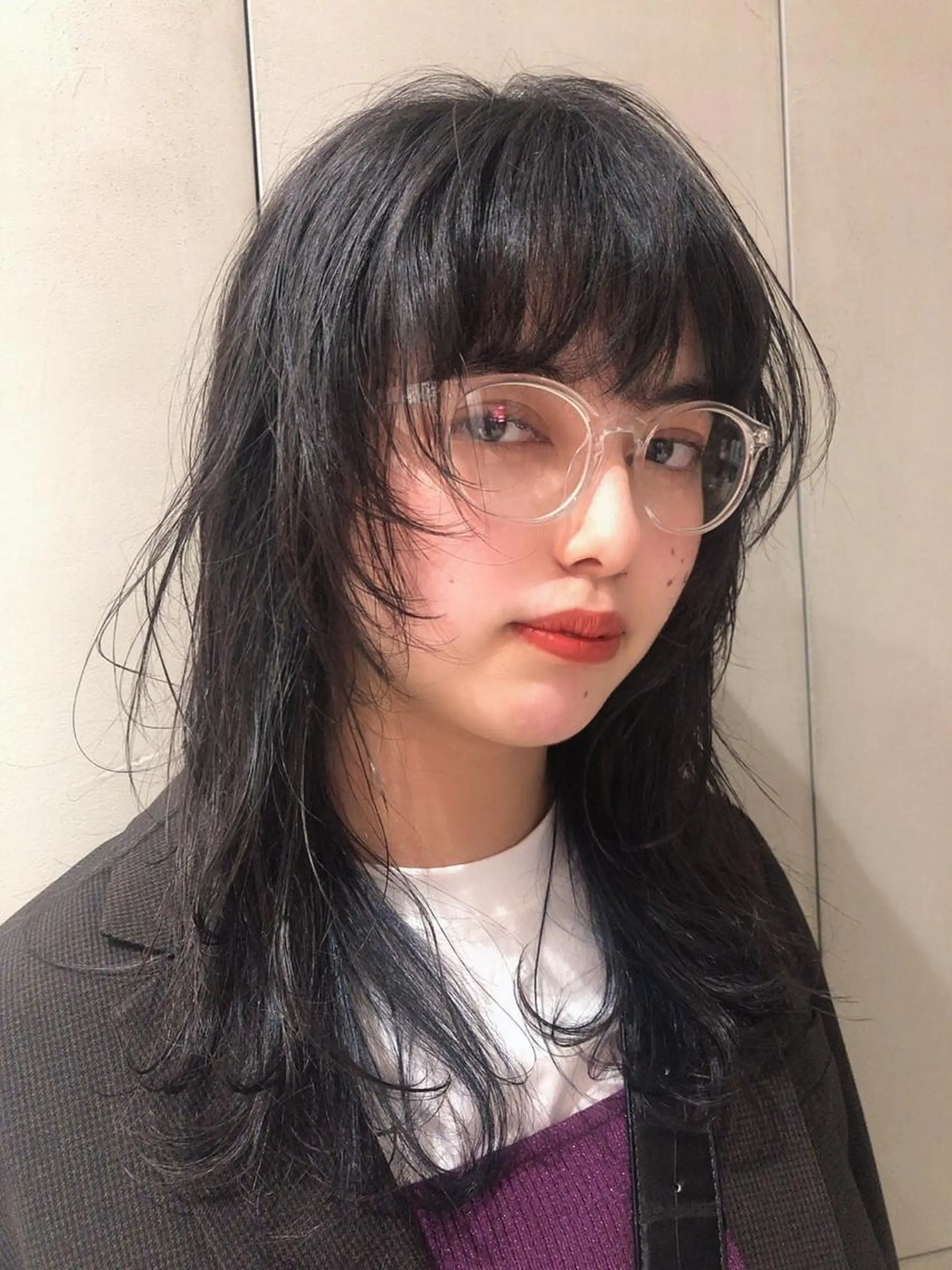 ミディアム カラー ウルフカット 古屋 花織のヘアスタイル