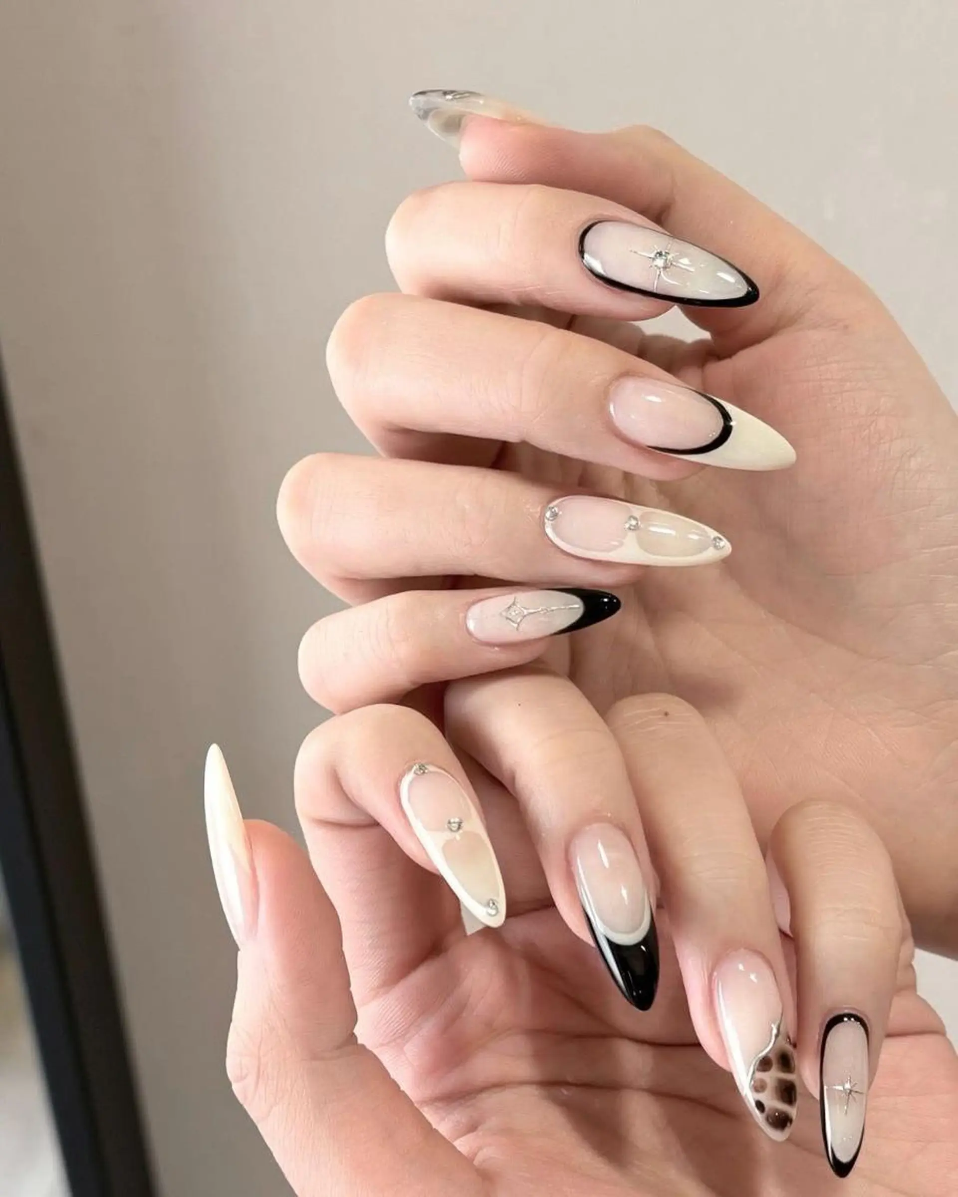 ネイル 長さ出し フレンチネイル グラデーション 卒業式 マグネットネイル ハンドネイル MIHANA SAKURAのネイルデザイン