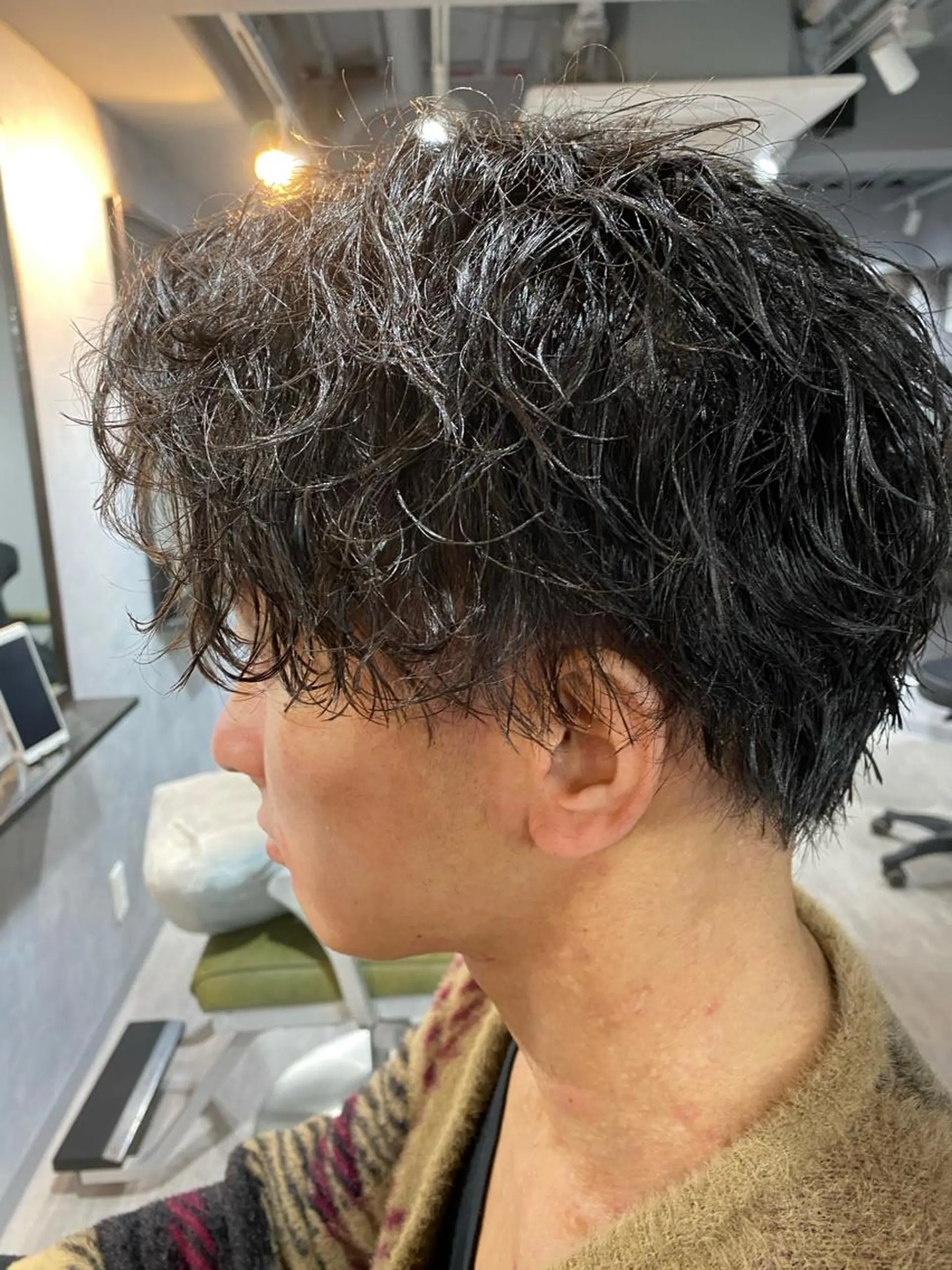 ショート パーマ メンズ センターパート カット ヘアカラー パーマ トリートメント ヘッドスパ 久保亮太 /大人ショートのヘアスタイル