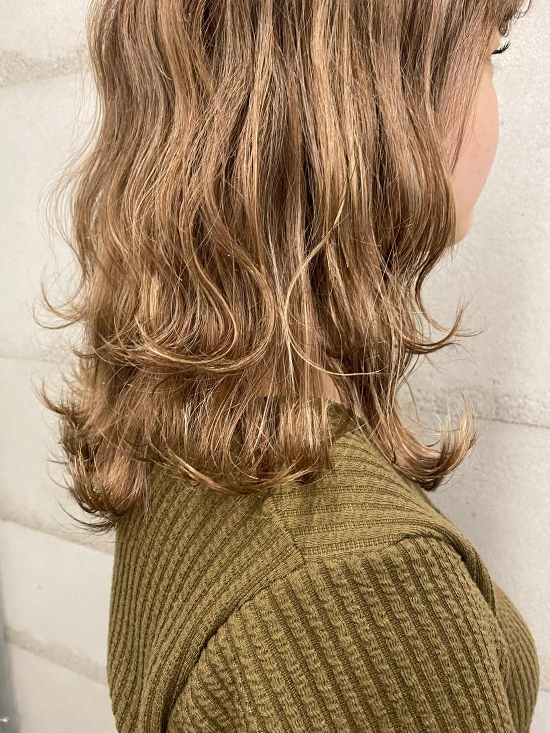 ミディアム カラー 透明感カラー ハイライトカラー ハイライト RAYGLOW  by Headlight 東海店所属・海外ヘア スタイルRIOのヘアスタイル