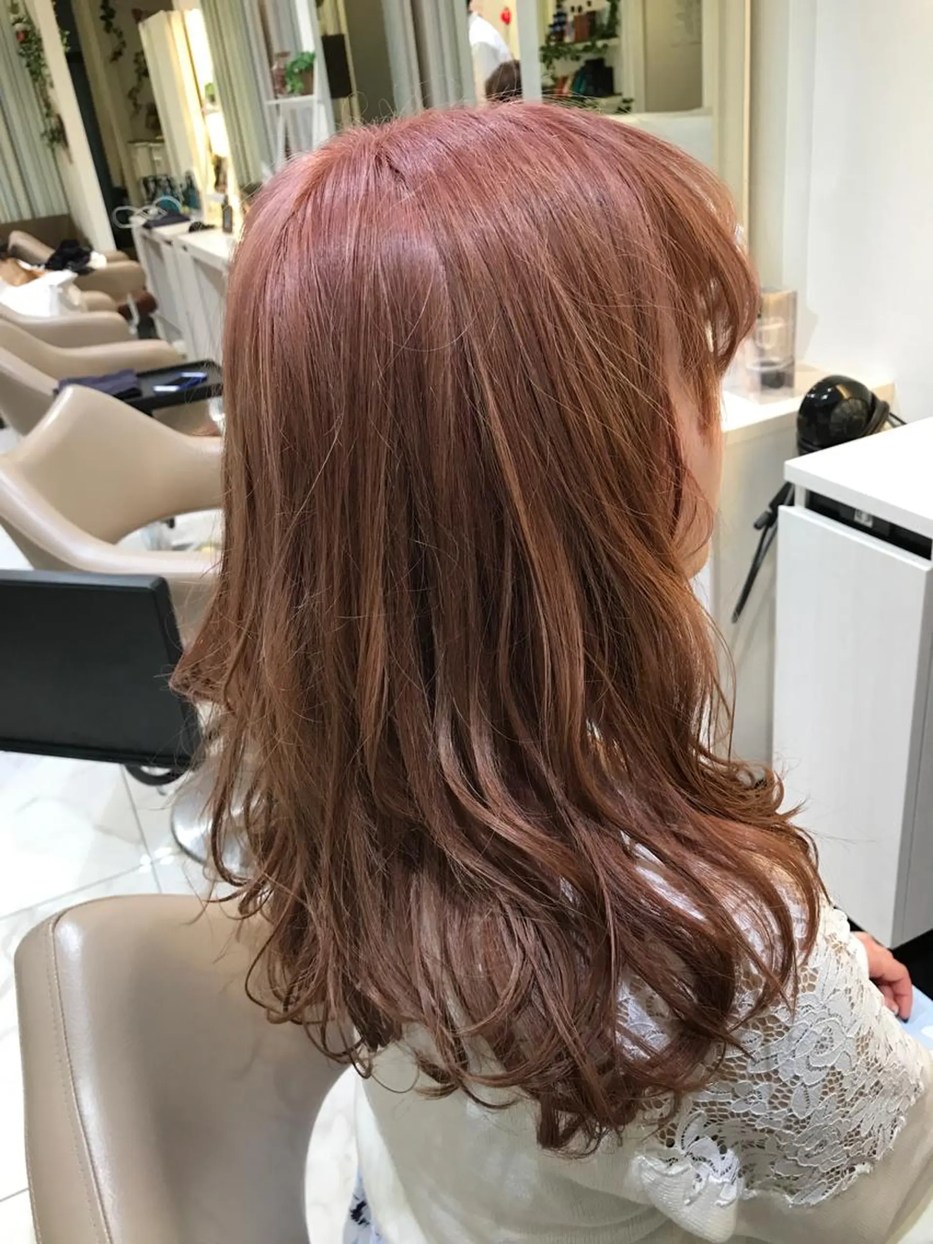 ロング カラー ベージュカラー ピンクカラー ピンクベージュ 清藤 綾のヘアスタイル