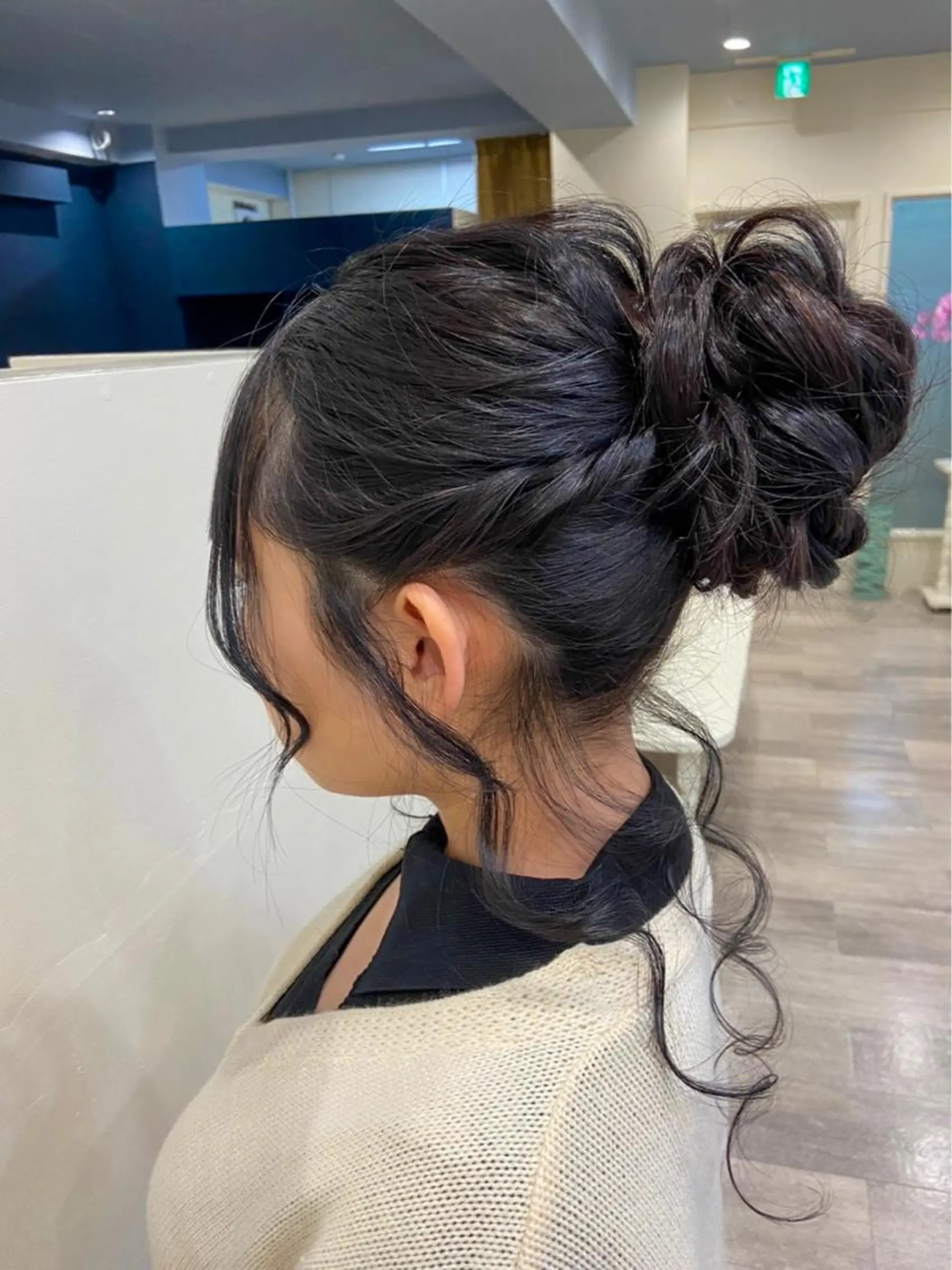 ロング ヘアアレンジ お団子ヘア 結婚式・ブライダル デート ヘアセット mugelca e'n所属・ワタナベ リリコのヘアスタイル