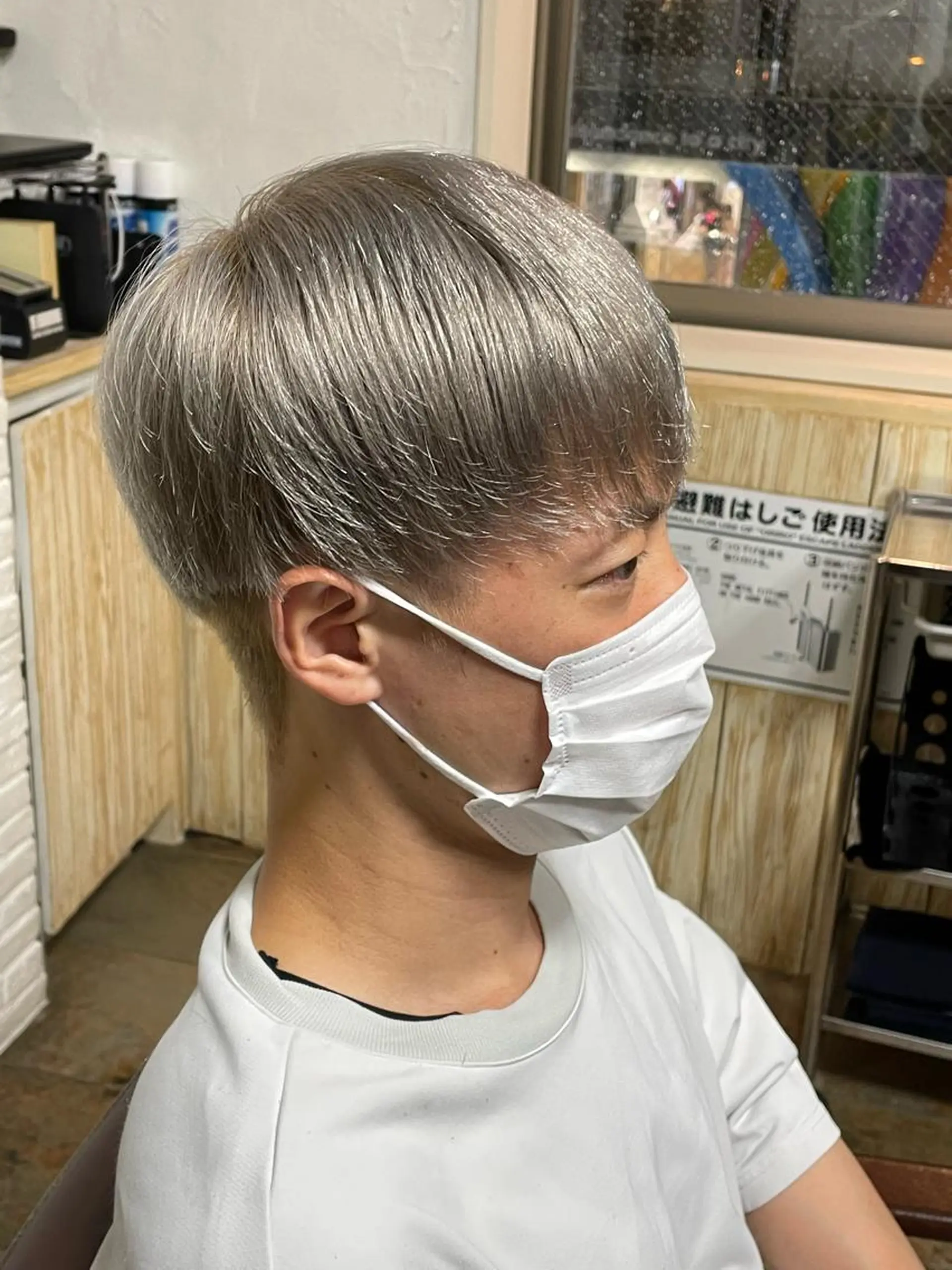 ショート カラー メンズ マッシュ シルバー 榎戸 怜真のヘアスタイル