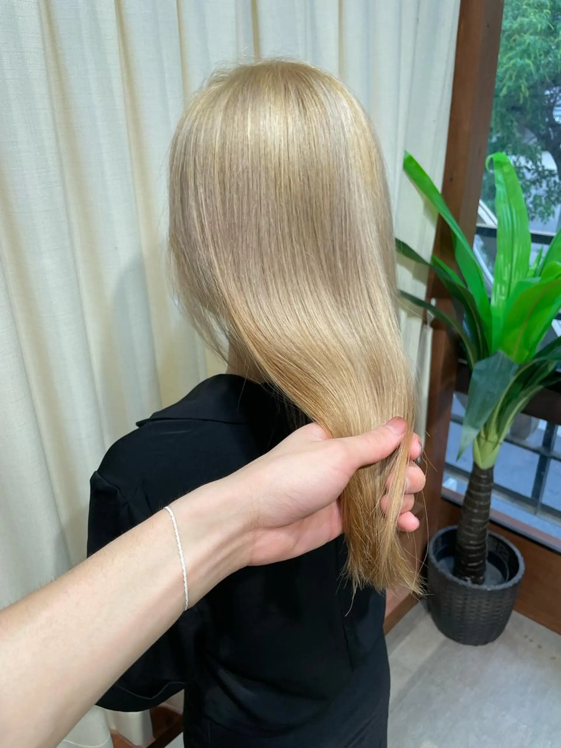 ミディアム カラー ミディアムパーマ ブリーチ ブロンド ケアブリーチ デザインカラー ヘアカラー トリートメント 羽田翔大/ブリーチ/ ボブカット/店長のヘアスタイル