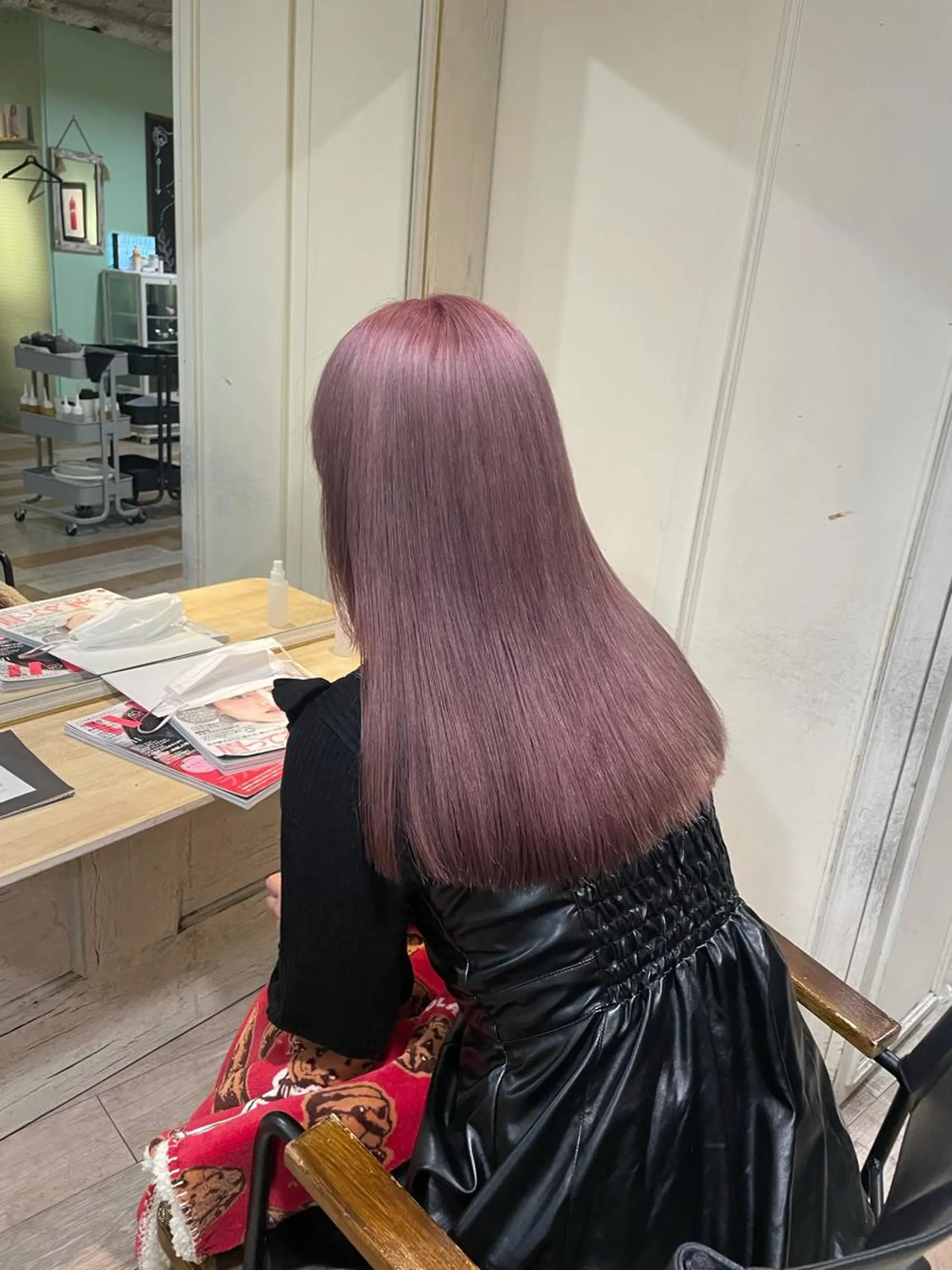 セミロング カラー パーマ ヘアアレンジ メンズ キッズ ネイル マツエク・マツパ メンズブリーチ メンズインナーカラー ベージュカラー 黒髪 ブリーチ ヘアカラー トリートメント AUSTIN所属・🌿丁寧なカウンセリ ング/Naoki🌿のヘアスタイル
