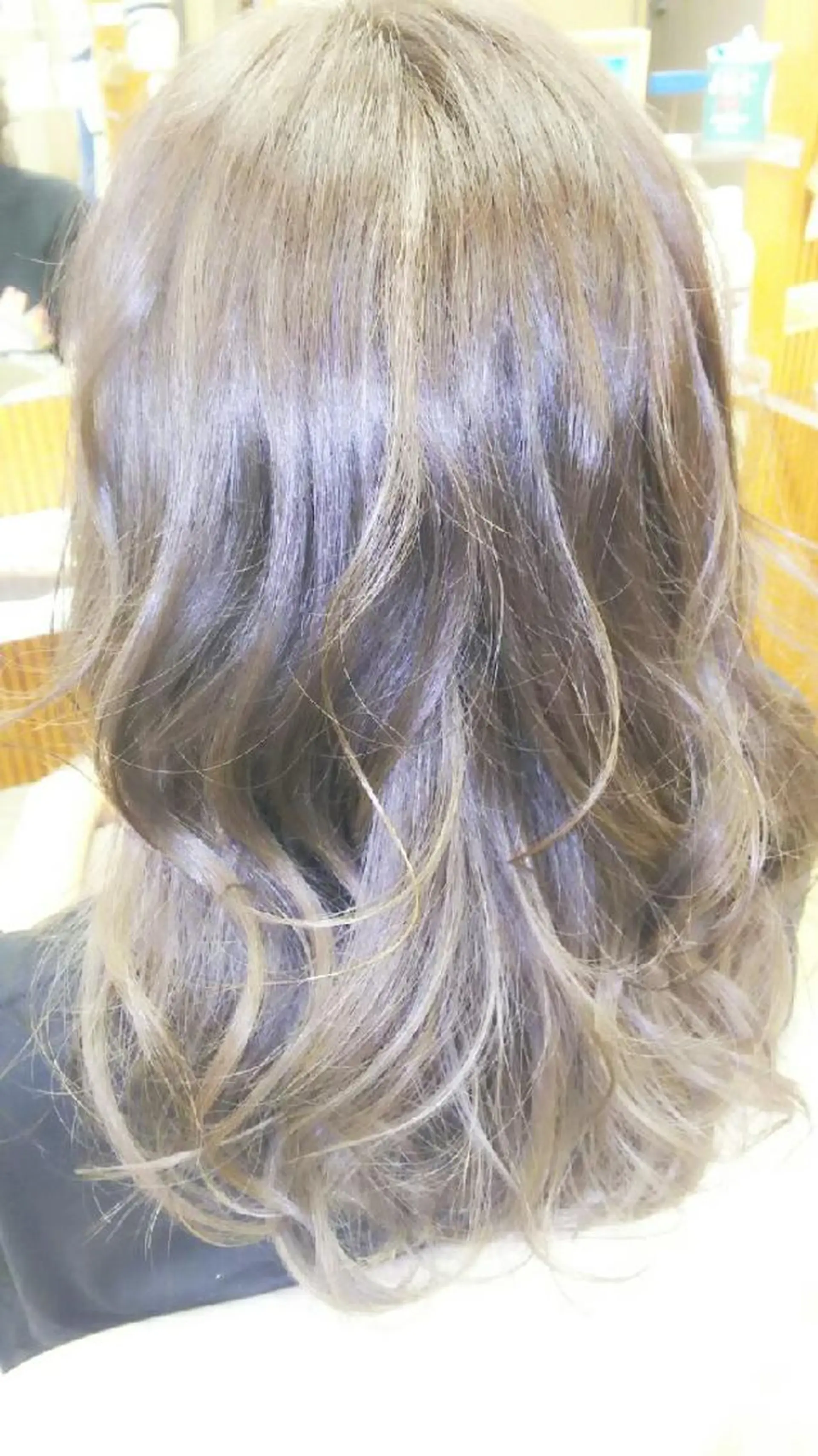 セミロング カラー アッシュ ブリーチ ハイライトカラー ハイライト 脇田 雄大のヘアスタイル