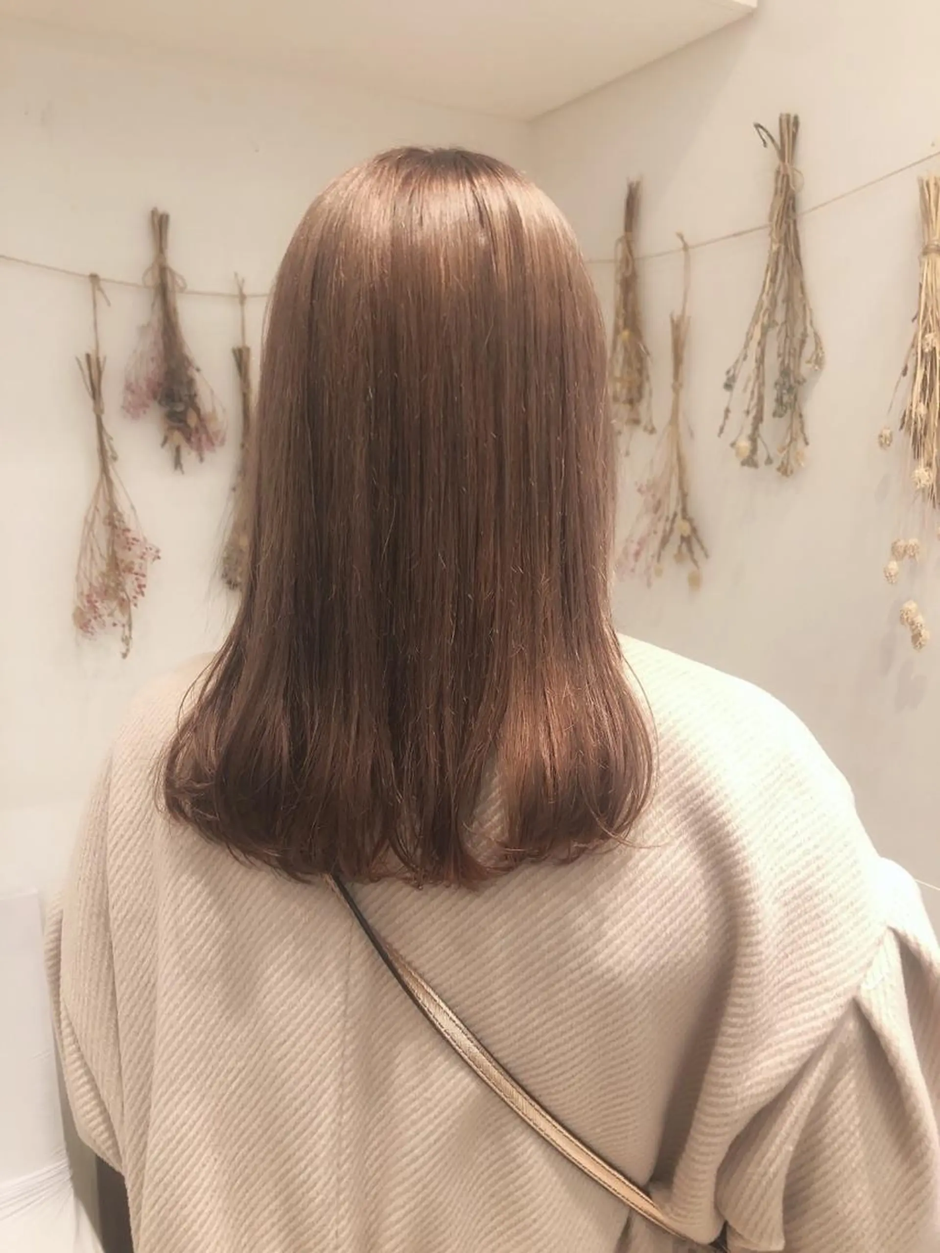 セミロング カラー パーマ ベージュカラー ブリーチ ピンクカラー ピンクベージュ 縮毛矯正 はだゆうき @hadadan08のヘアスタイル