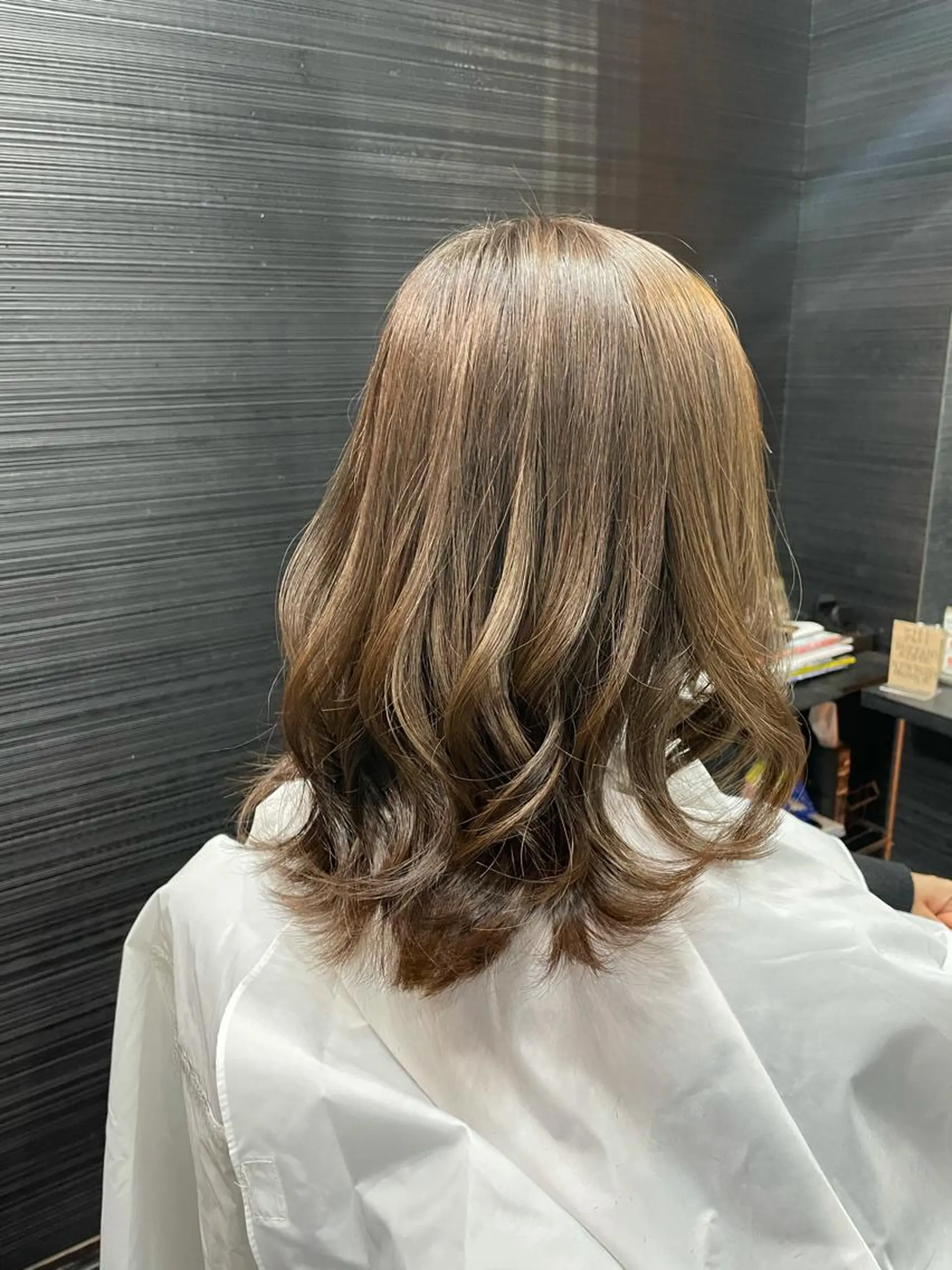 ミディアム カラー レイヤーカット カット ヘアカラー トリートメント VERONIQUE所属・山本 雅由のヘアスタイル