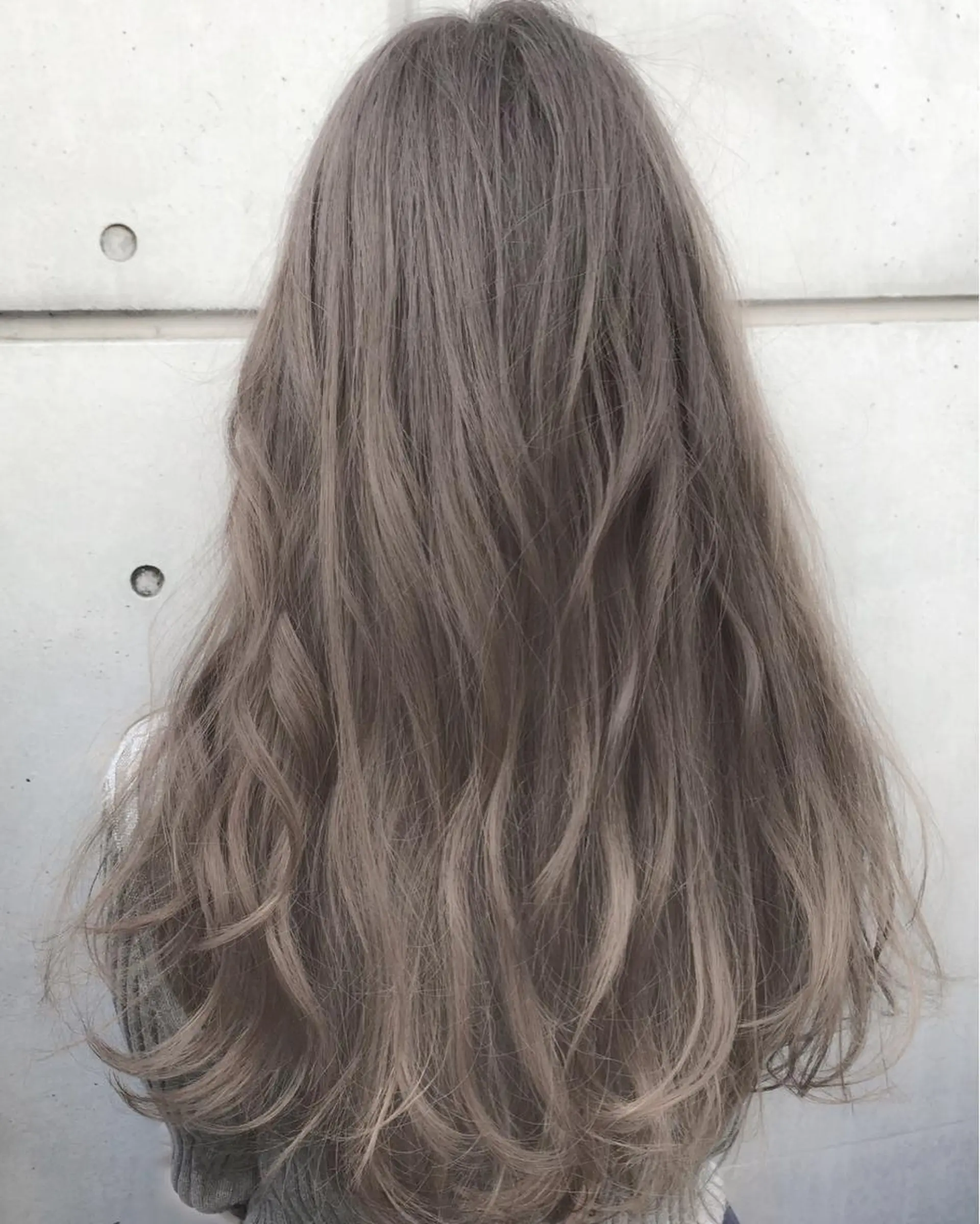 ロング カラー パーマ ブリーチ グラデーションカラー グレージュ オレンジ ハイトーンこそキレイ に◎佐藤雄太のヘアスタイル