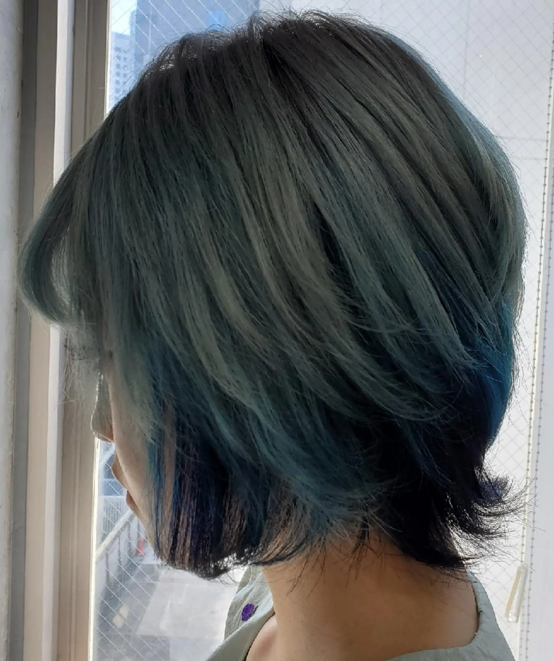 ショート カラー ブルーカラー インナーカラー ネイビーカラー S. ERIのヘアスタイル