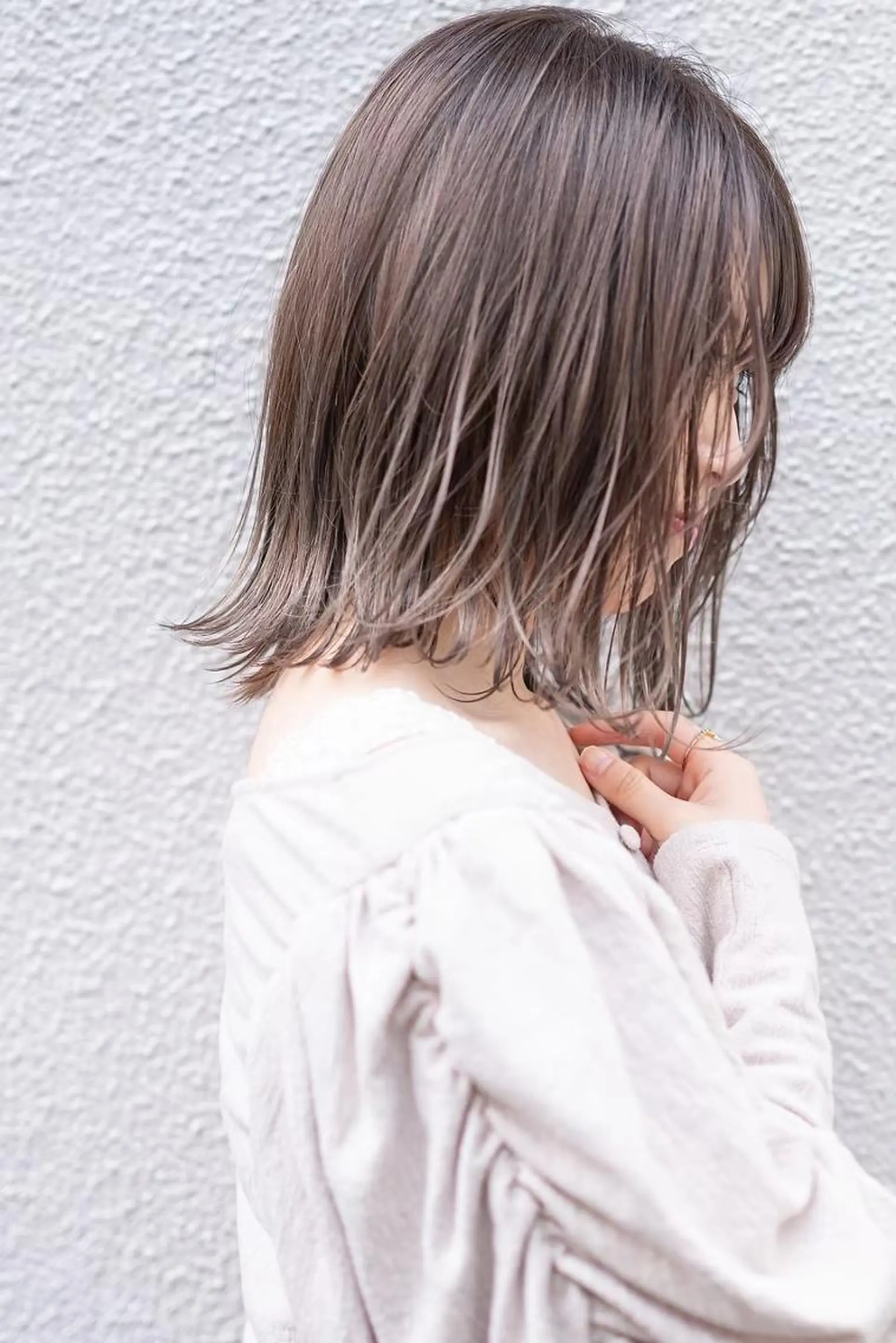 カラー ミディアム ベージュカラー ブリーチ 透明感カラー ラベンダーカラー ブリーチなしカラー SiLO 【シロ】のヘアスタイル