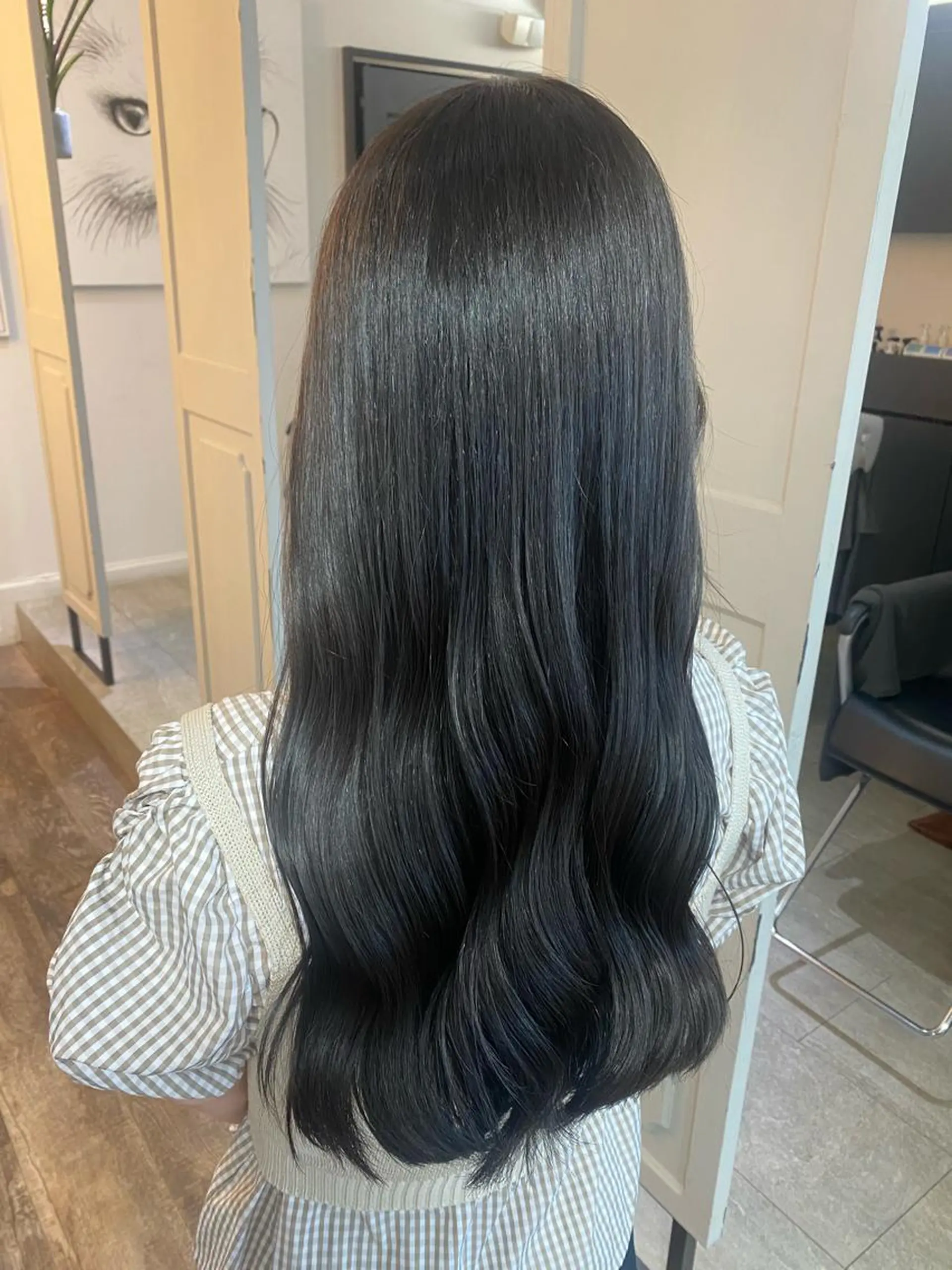 ロング カラー アディクシーカラー ブリーチ ケアブリーチ ダークグレー ダークグレージュ カット ヘアカラー トリートメント ボブ/透明感カラー 岸本涼奈のヘアスタイル