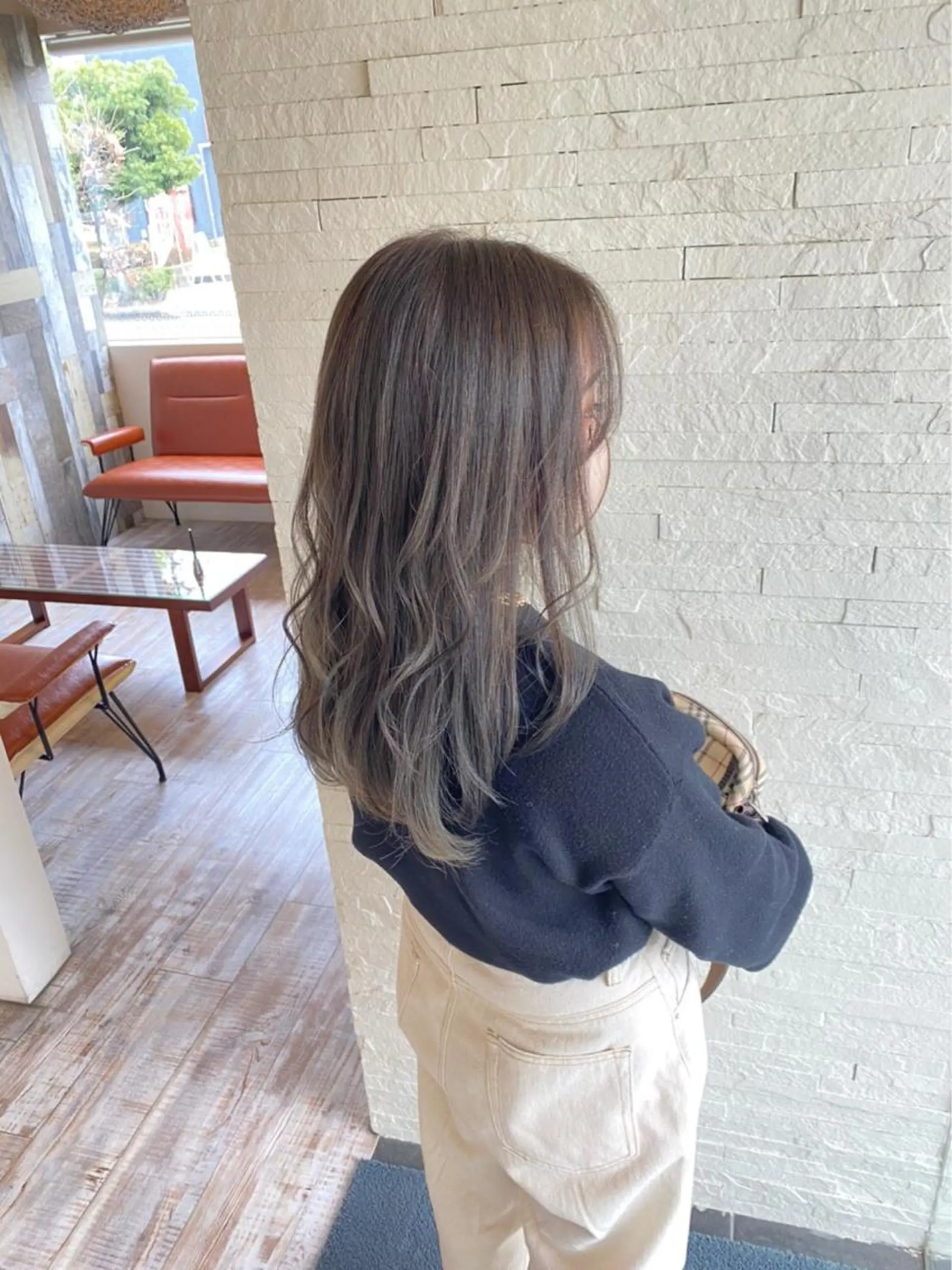 セミロング カラー ブリーチ 透明感カラー Aile所属・酸性ストレート／カラ ー/山下高明のヘアスタイル