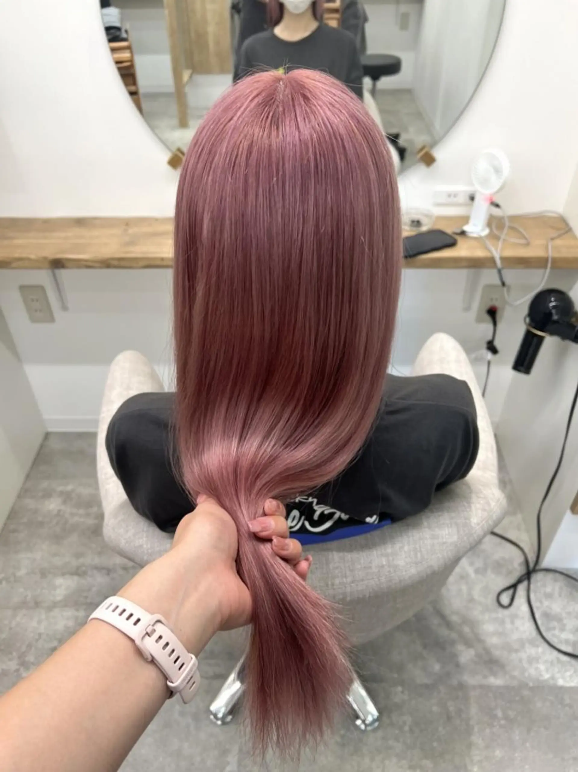 ロング カラー ブリーチ ピンクカラー Ami アミのヘアスタイル
