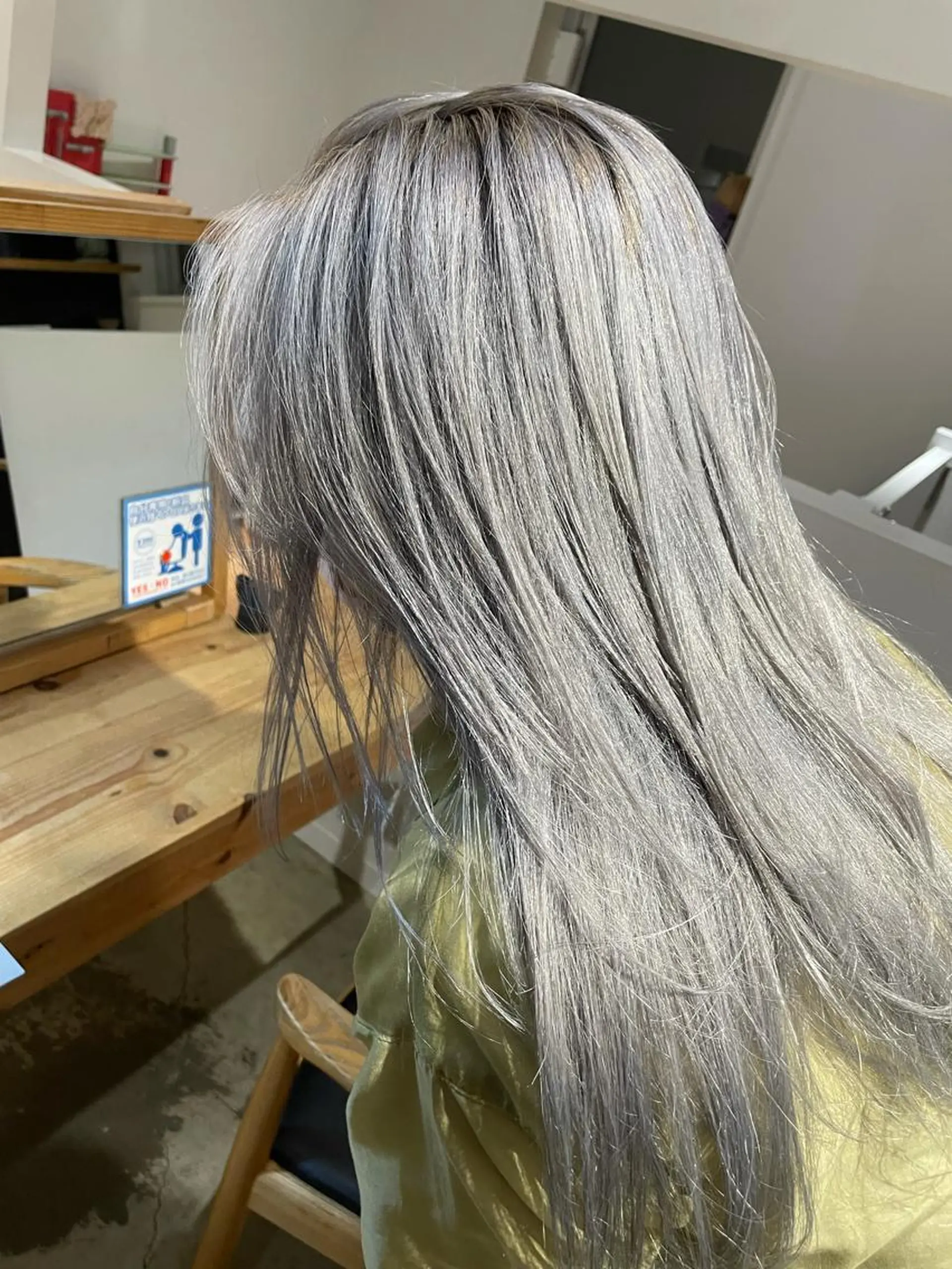 ロング カラー パーマ ヘアアレンジ ヘアカラー トリートメント ハイトーンカラー🤍 山下 優華のヘアスタイル