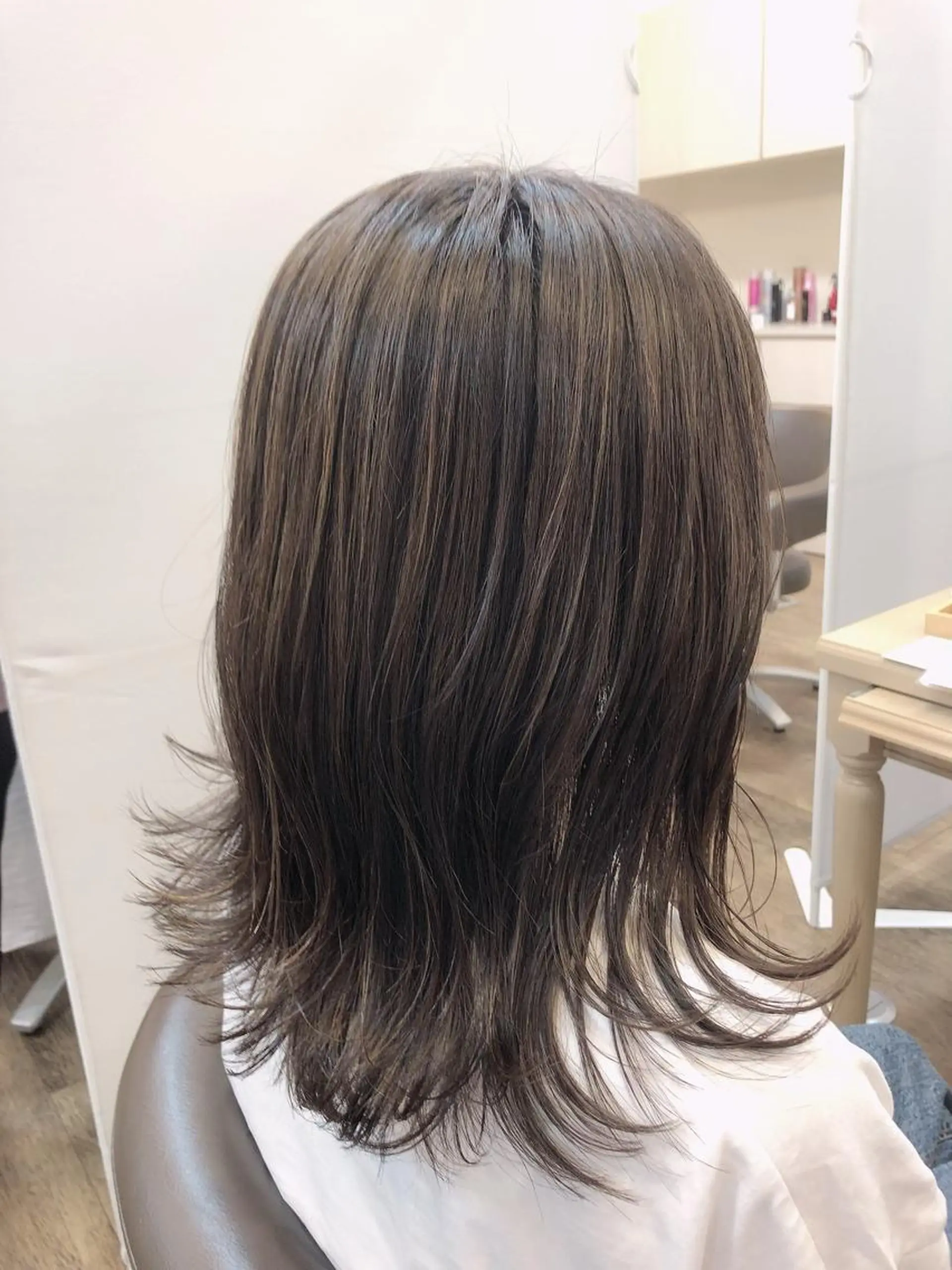 ミディアム カラー グレージュ ハイライトカラー ハイライト ヘアカラー 尚平 髪質改善 大人のデザインカラーのその他イメージ