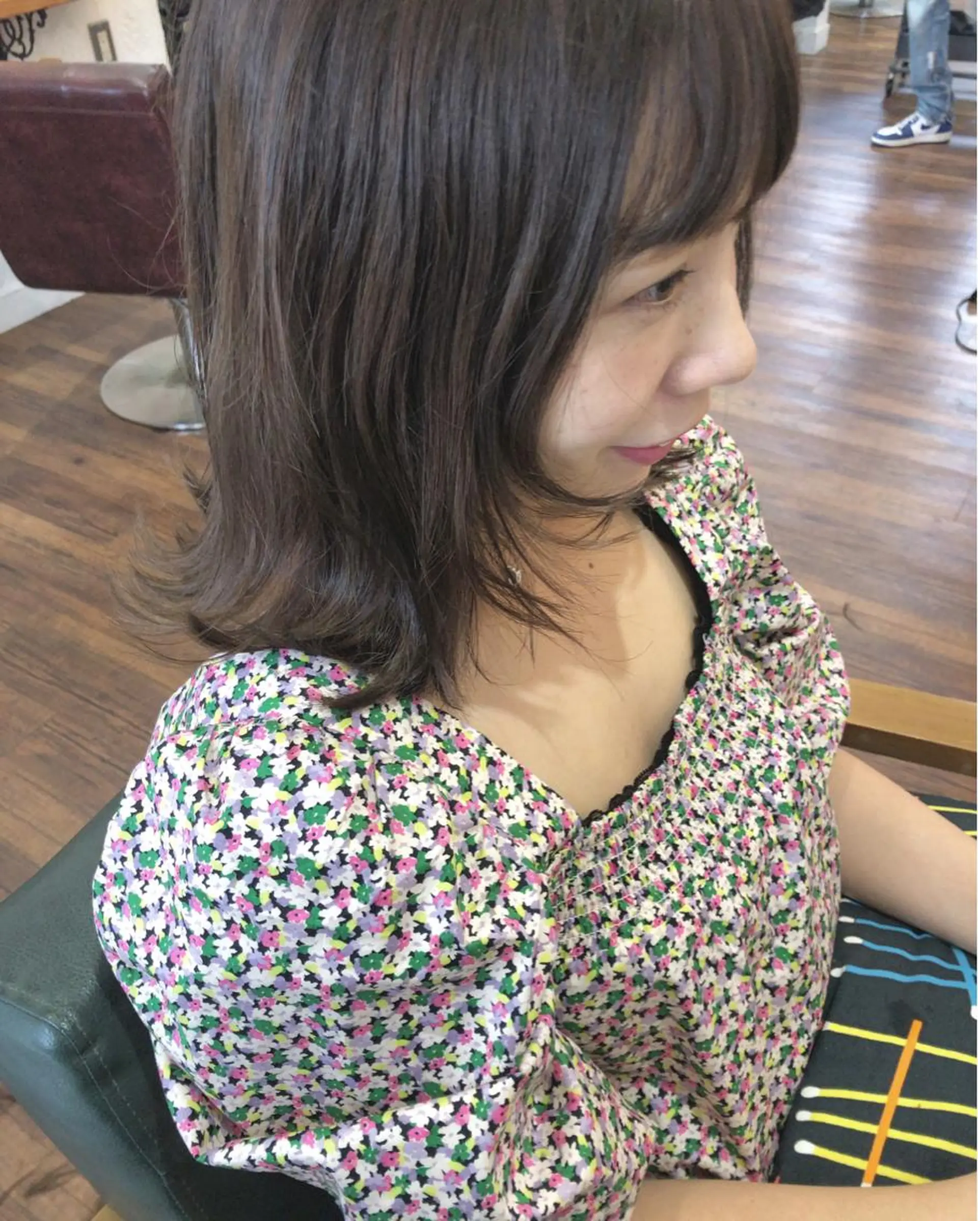 ミディアム カラー グレージュ レイヤーカット カット ヘアカラー 江原 彩華のヘアスタイル