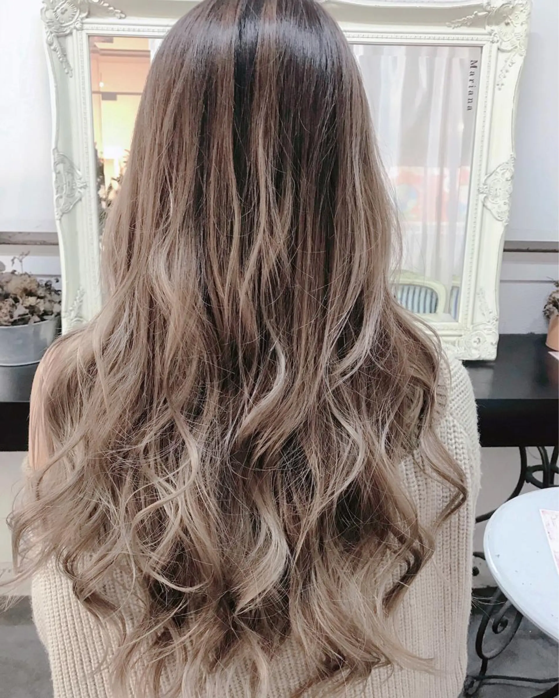 セミロング カラー ヘアアレンジ お団子ヘア 結婚式・ブライダル 切りっぱなしボブ バレイヤージュ デザインカラー Mariana/ 鶴原-ハイライトのヘアスタイル