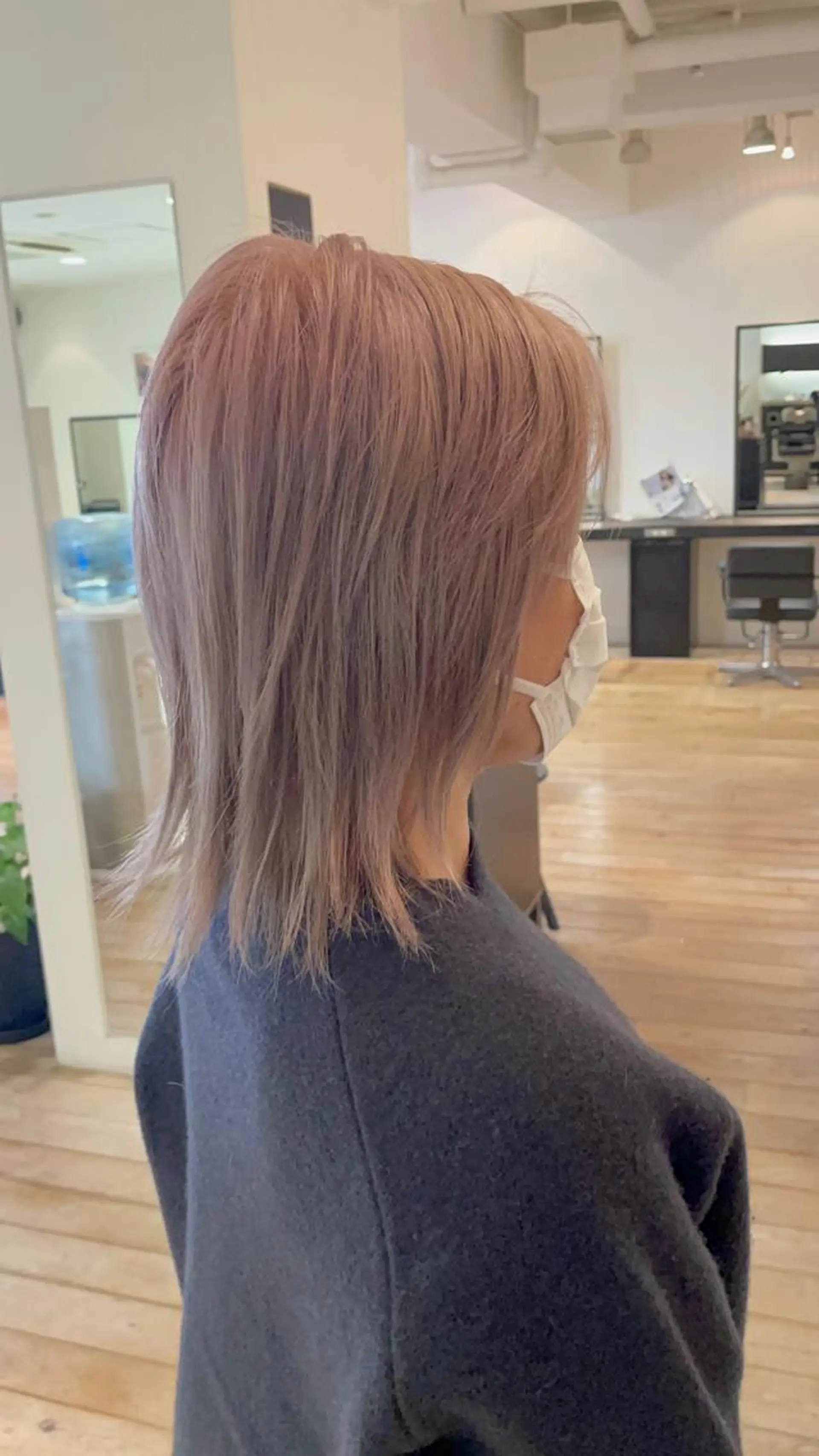 ミディアム カラー ベージュカラー ブリーチ ハイトーンカラー ピンクカラー ピンクパープル ヘアカラー トリートメント brut(ブリュット)所属・秋葉 一郎のヘアスタイル