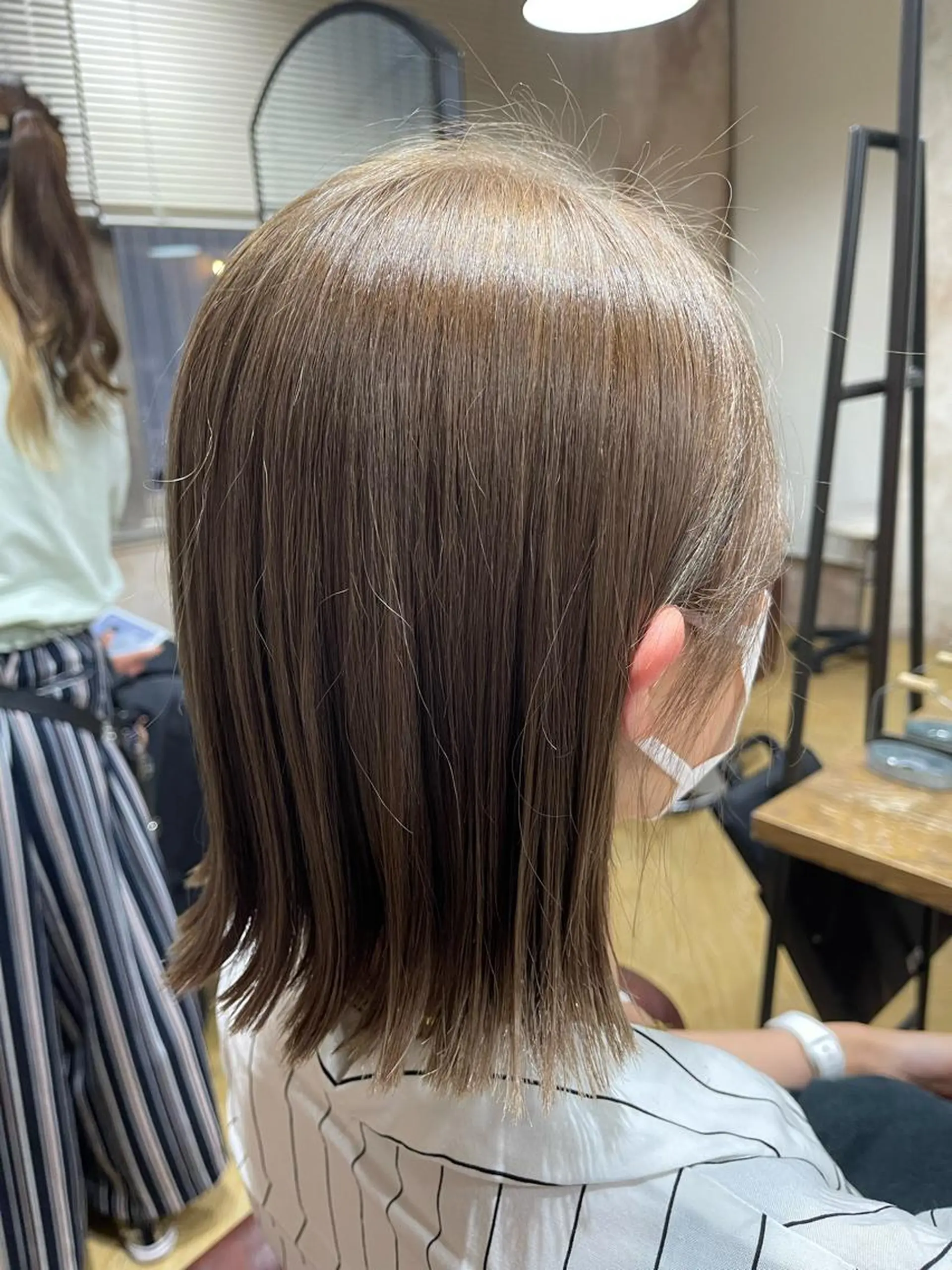 ショート カラー 切りっぱなしボブ ショートボブ アッシュ ベージュカラー ブリーチ ヘアカラー antica YOSHIのヘアスタイル