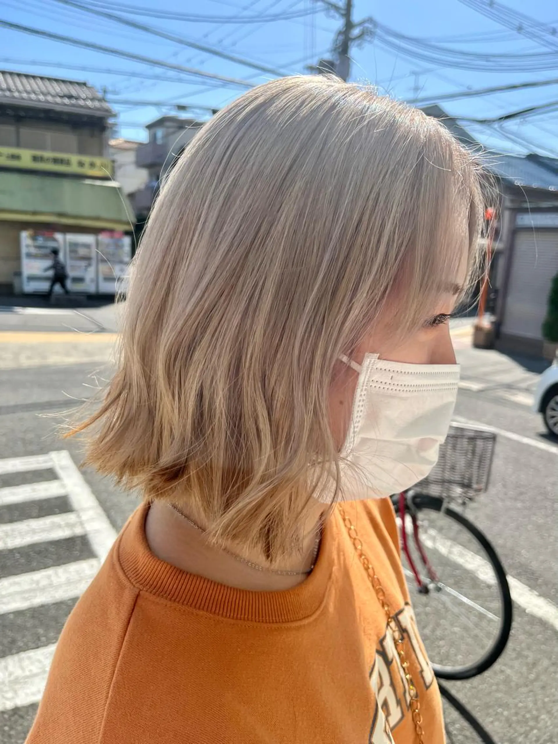 ミディアム カラー 保子 祐里香のヘアスタイル