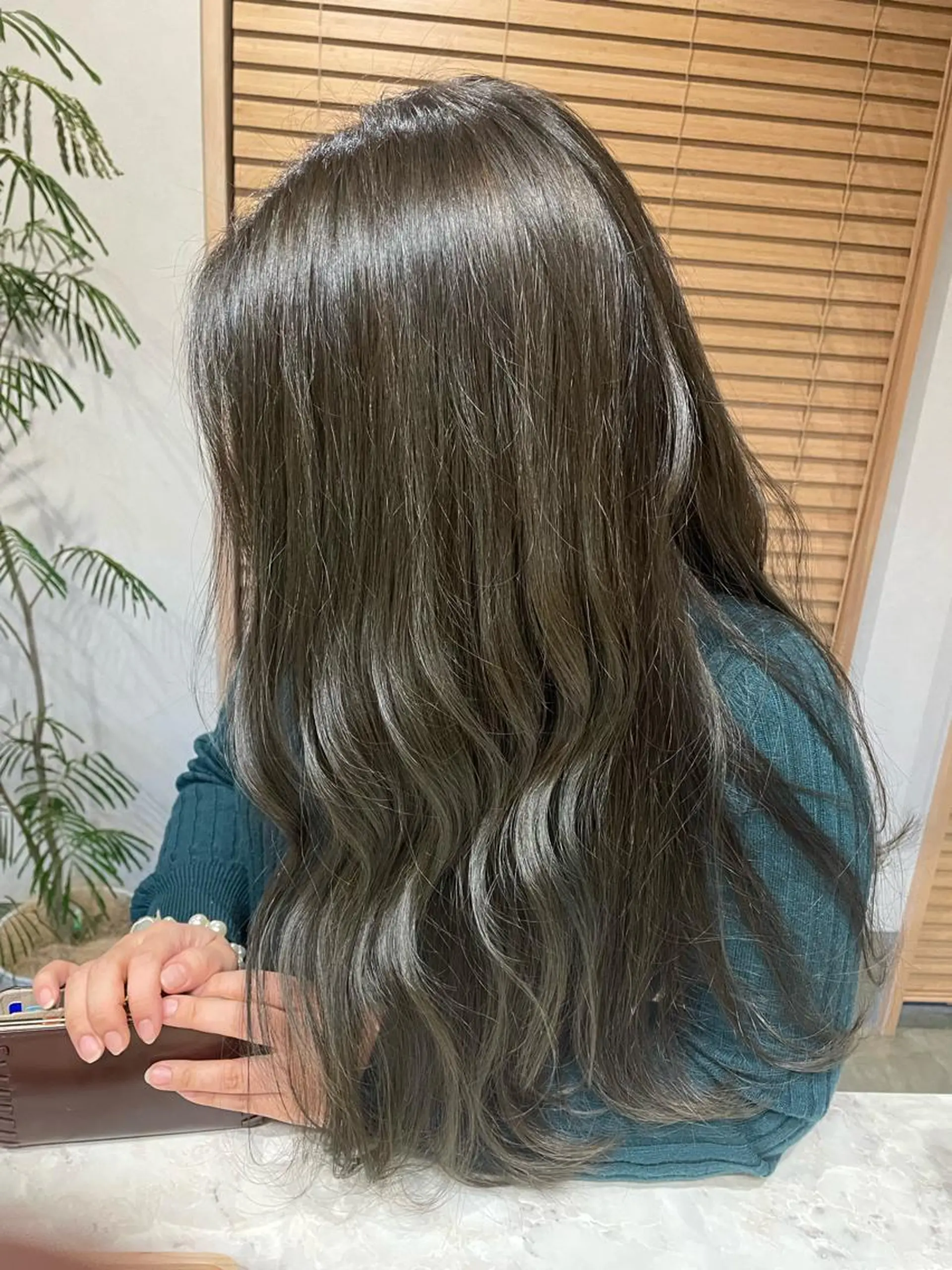 カラー オリーブカラー まつやま さおりのヘアスタイル