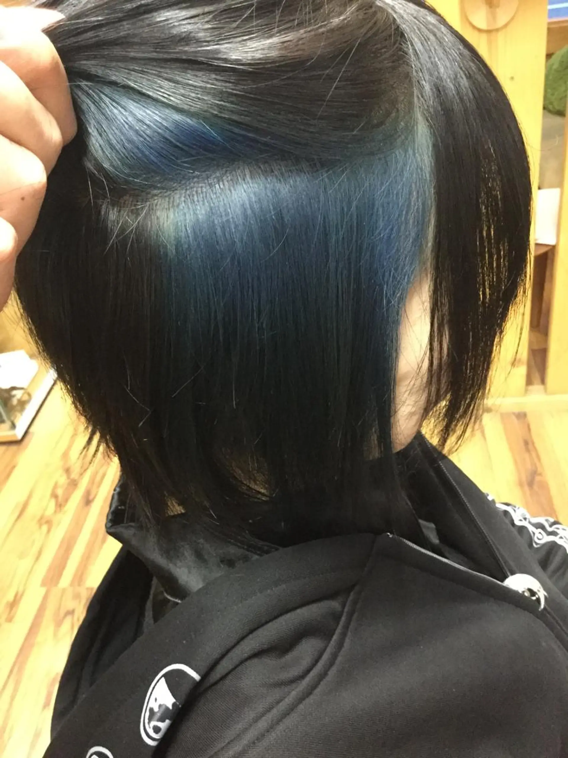 ショート カラー ブリーチ ブルーカラー 後藤 健史のヘアスタイル