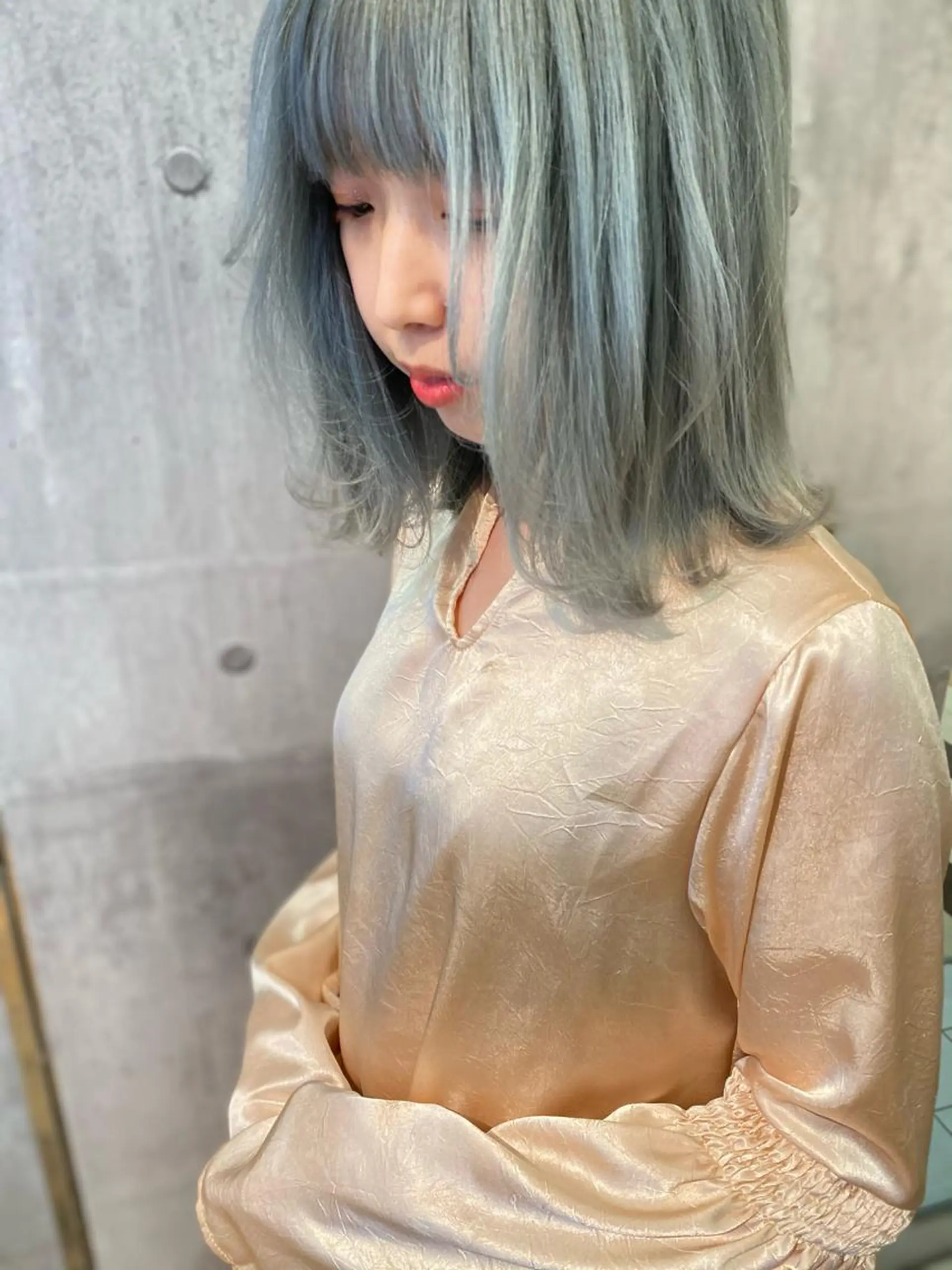 カラー ブルーカラー カット ヘアカラー トリートメント 髪質改善ｶﾗｰ ｹｱﾌﾞﾘｰﾁ/ﾀﾑのヘアスタイル