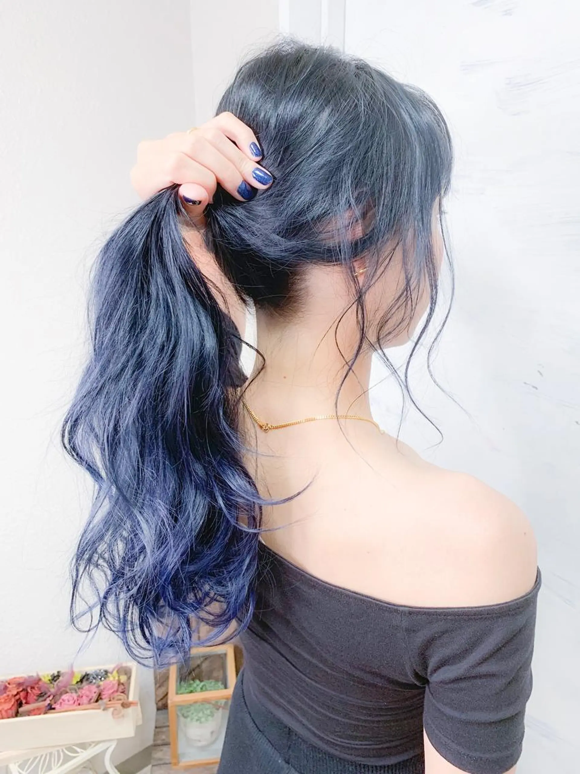 ロング カラー 黒髪 ブリーチ ブルーカラー ブルーブラック グラデーションカラー ヘアカラー エクステ BOX mico.のヘアスタイル