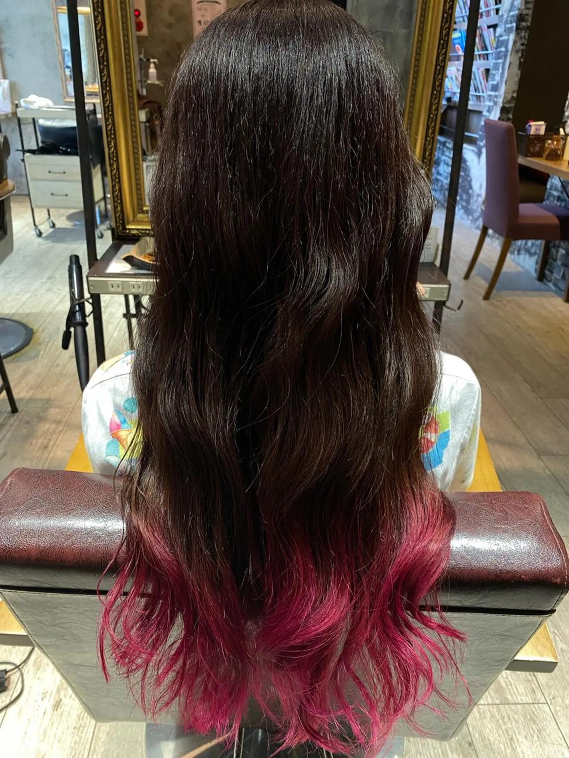 ロング カラー ヘアアレンジ グラデーションカラー ピンクカラー レッドカラー カット ヘアカラー 瀧尻 光のヘアスタイル