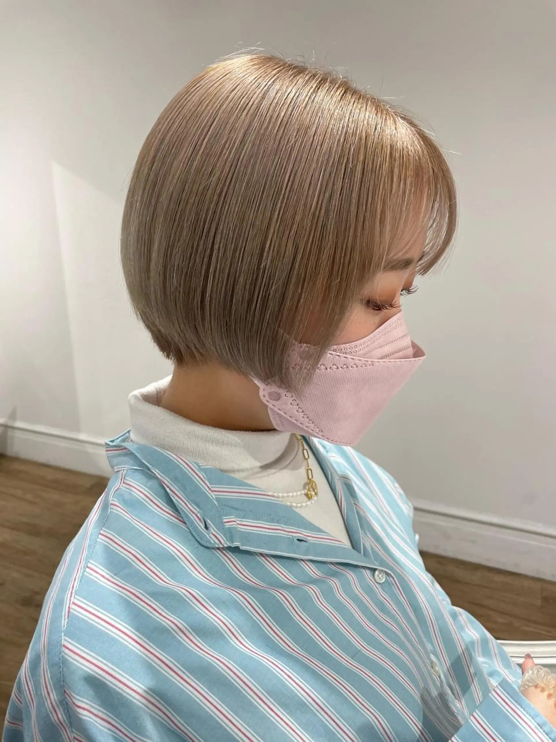 ショート カラー ヘアアレンジ ベージュカラー ブリーチ ミルクティーベージュ ヘアカラー トリートメント KAYLEE Juriのヘアスタイル