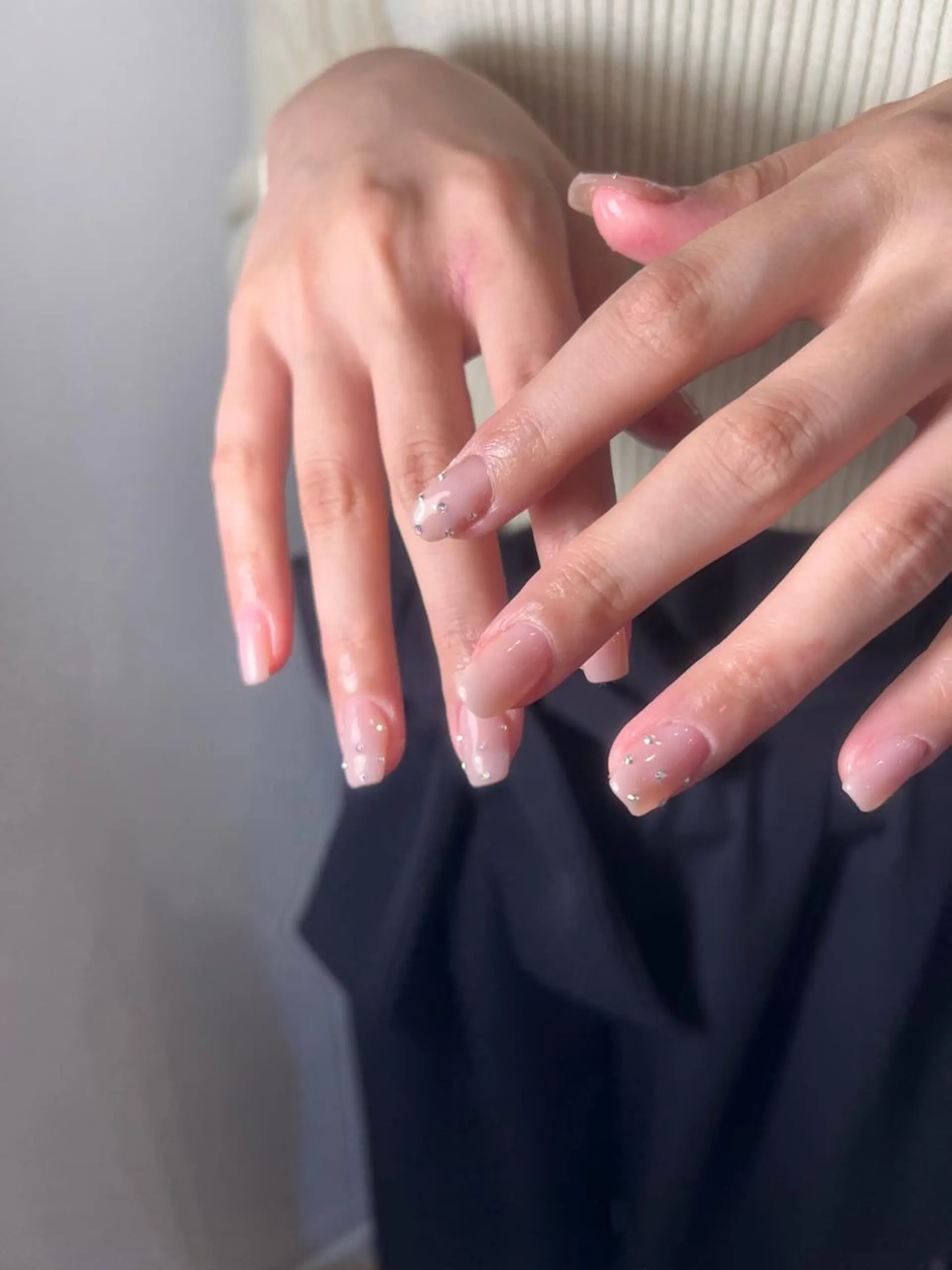 ミディアム ネイル ハンドネイル 𝐞𝐚𝐜𝐡 nanami🩰のネイルデザイン