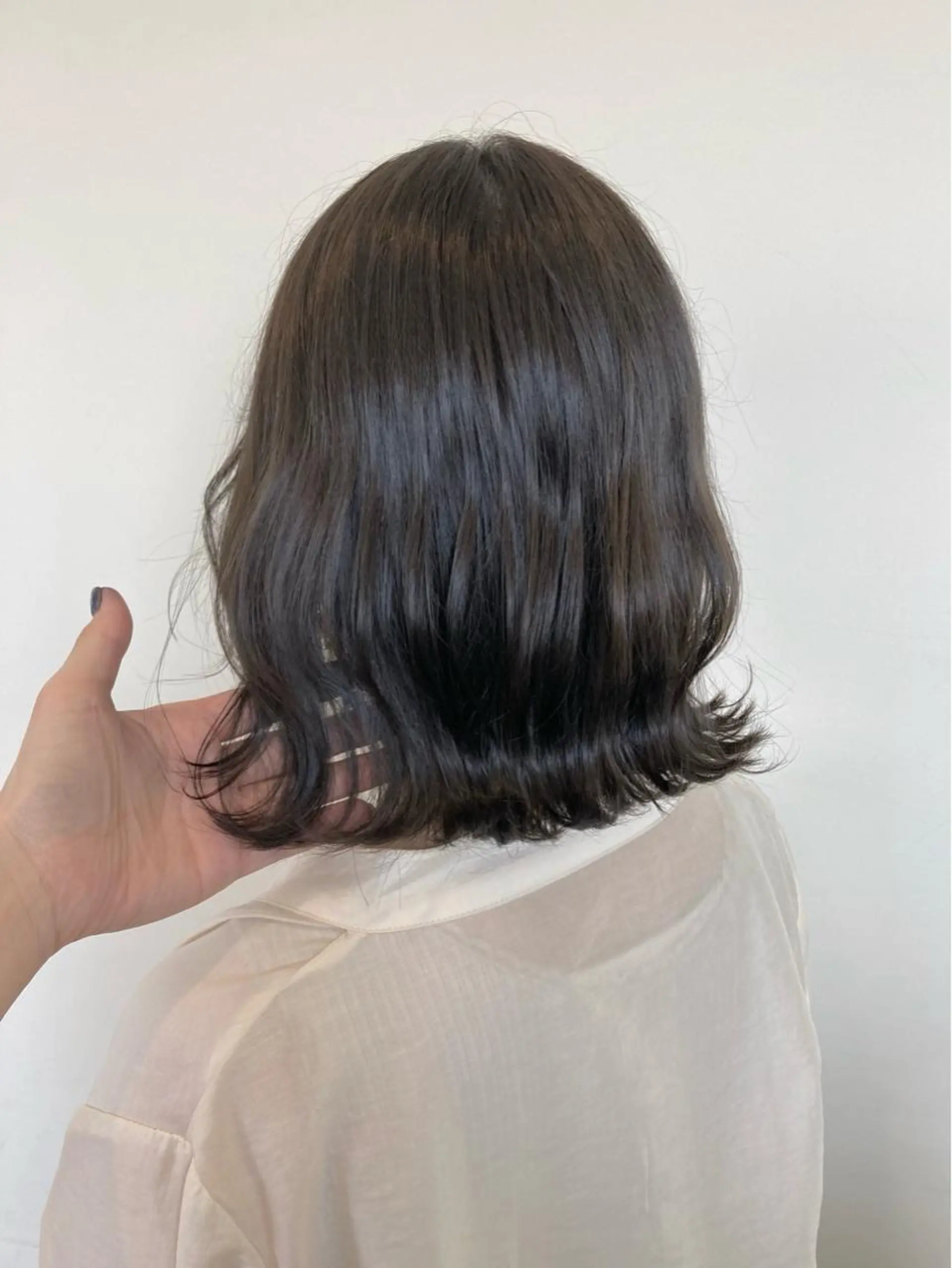 ミディアム カット ヘアカラー 梅山 美侑のヘアスタイル