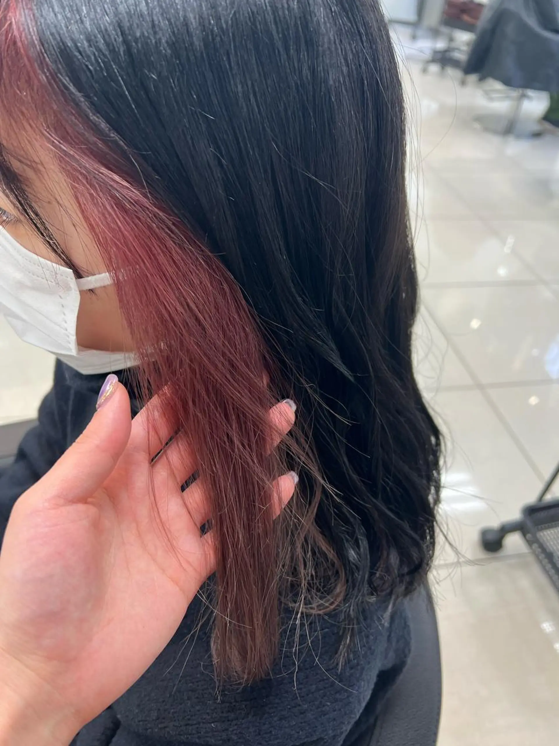 セミロング カラー 透明感カラー イヤリングカラー グレージュ ピンクカラー ヘアカラー トリートメント 暖色カラー💜 中山由梨のヘアスタイル
