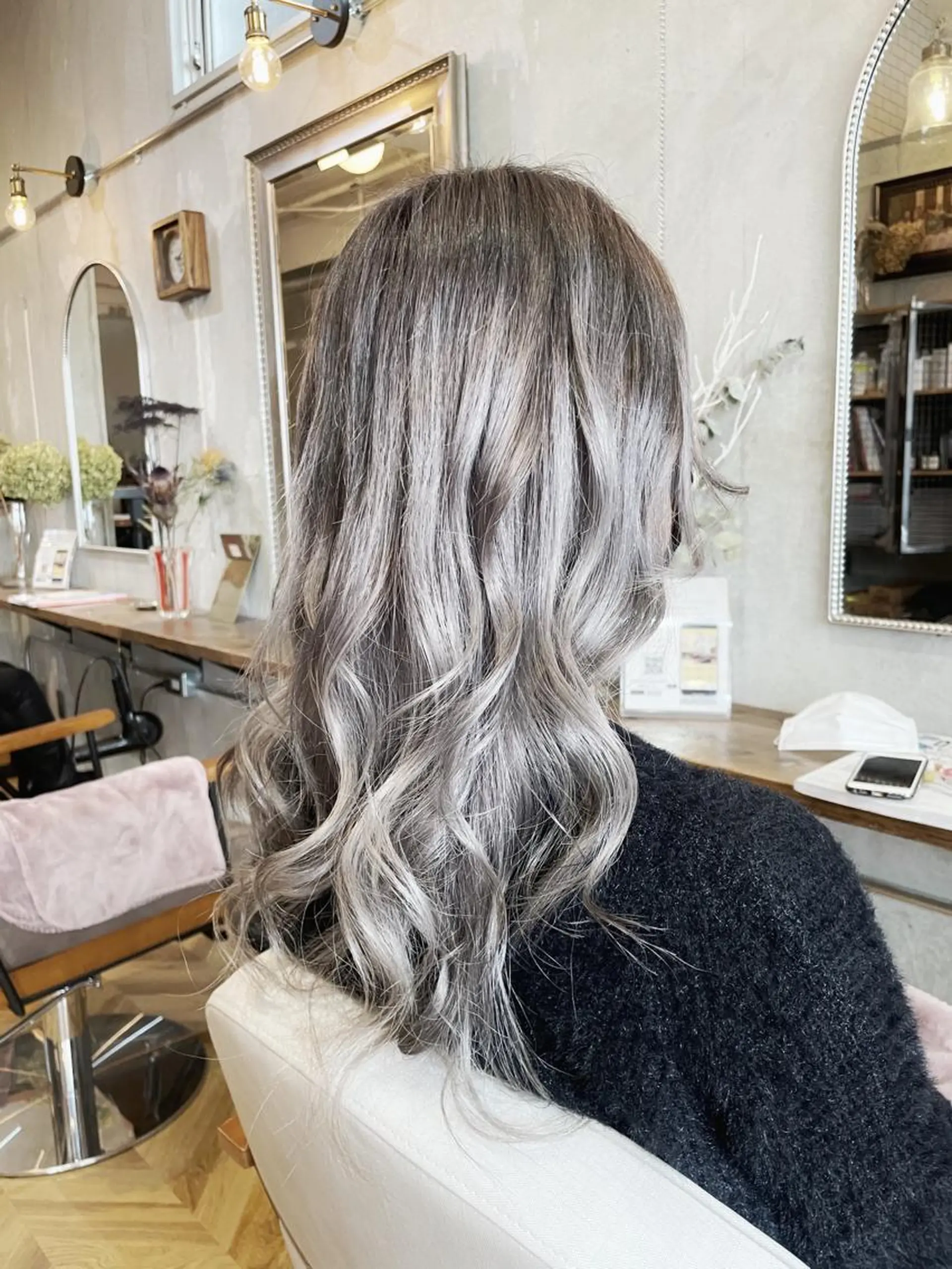 セミロング カラー シールエクステ セミロングパーマ アッシュ ミストバング ブリーチ ヘアカラー エクステ指名No.1 【店長】橘田のヘアスタイル