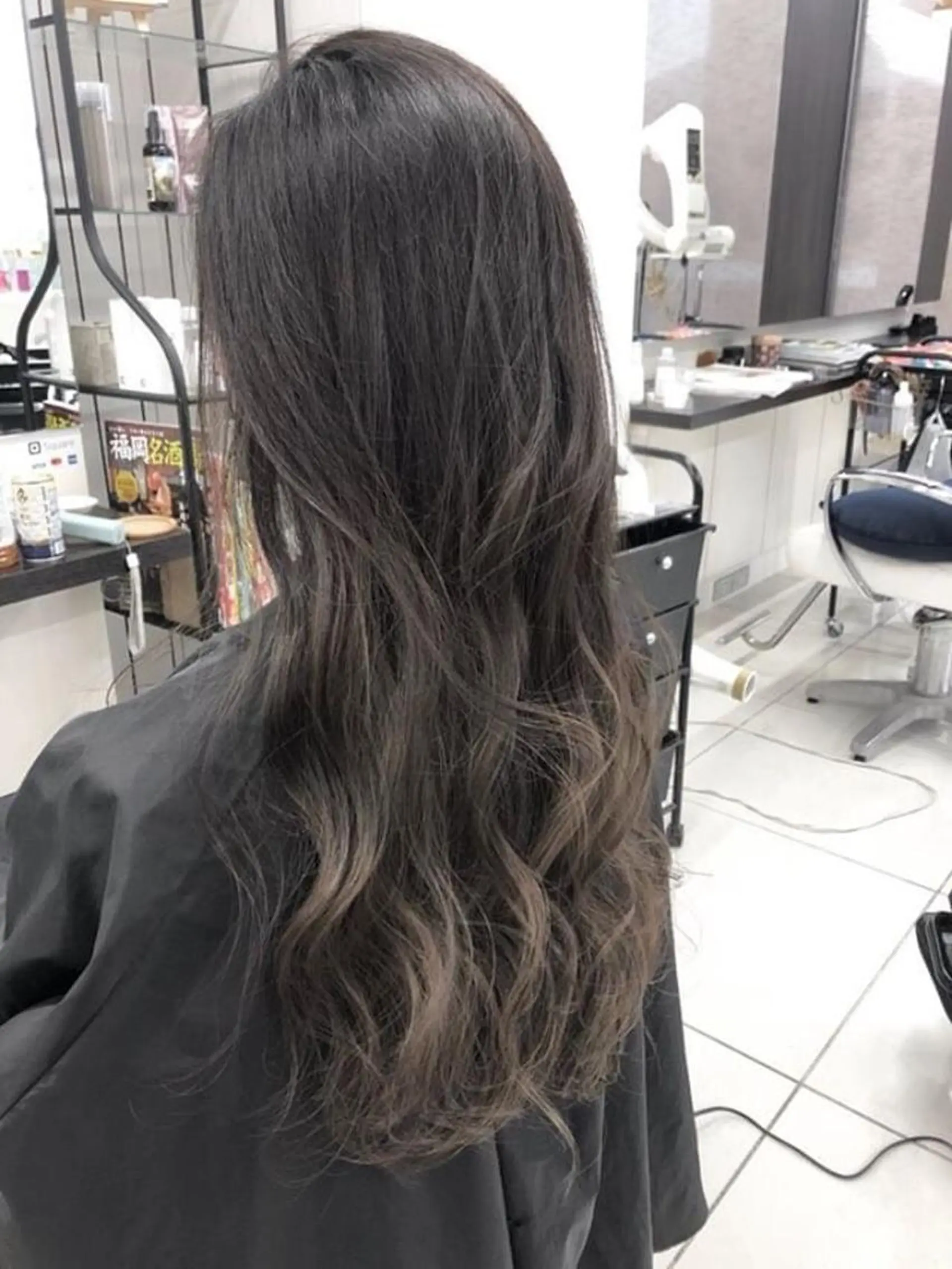 ロング レイヤーカット ヘアカラー 八谷 将平のヘアスタイル