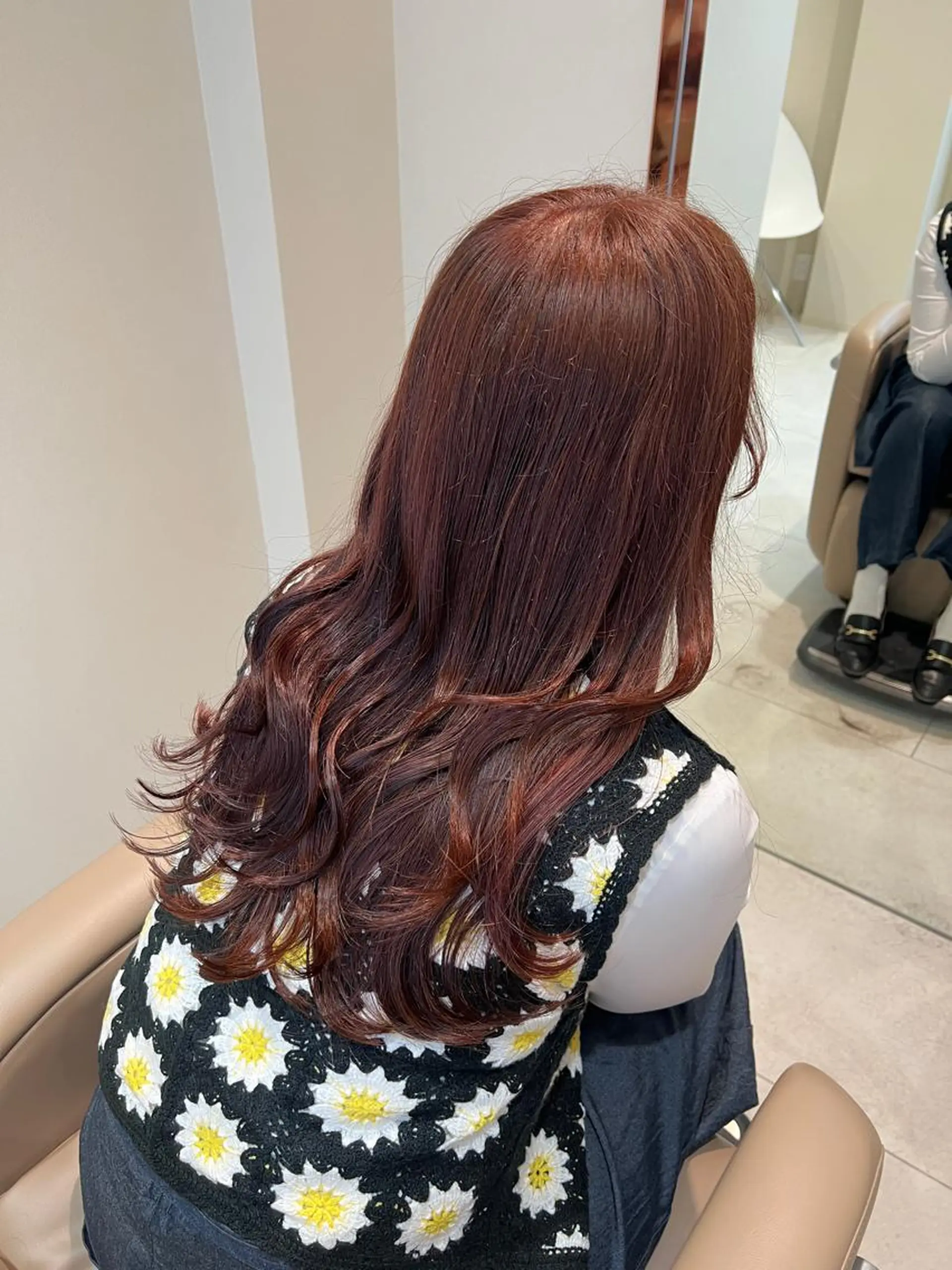 ロング カラー レッドカラー カット ヘアカラー トリートメント ノイシキ サキのヘアスタイル