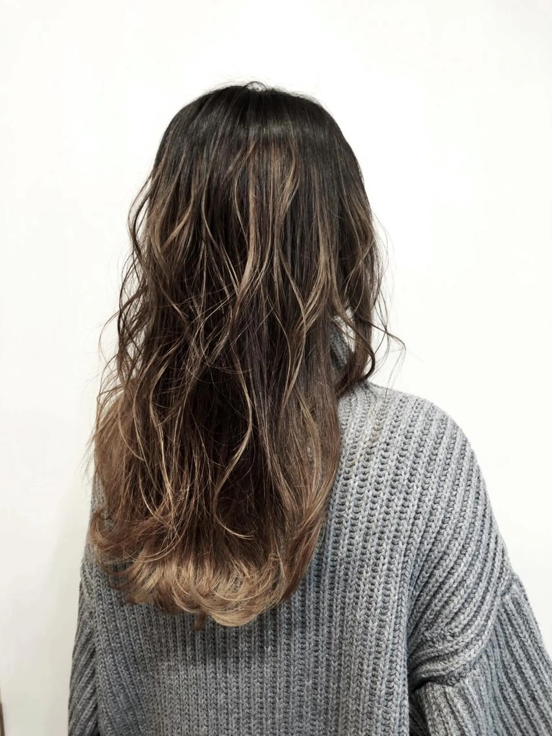 ロング アッシュ レイヤーカット EIGHT 船橋のヘアスタイル