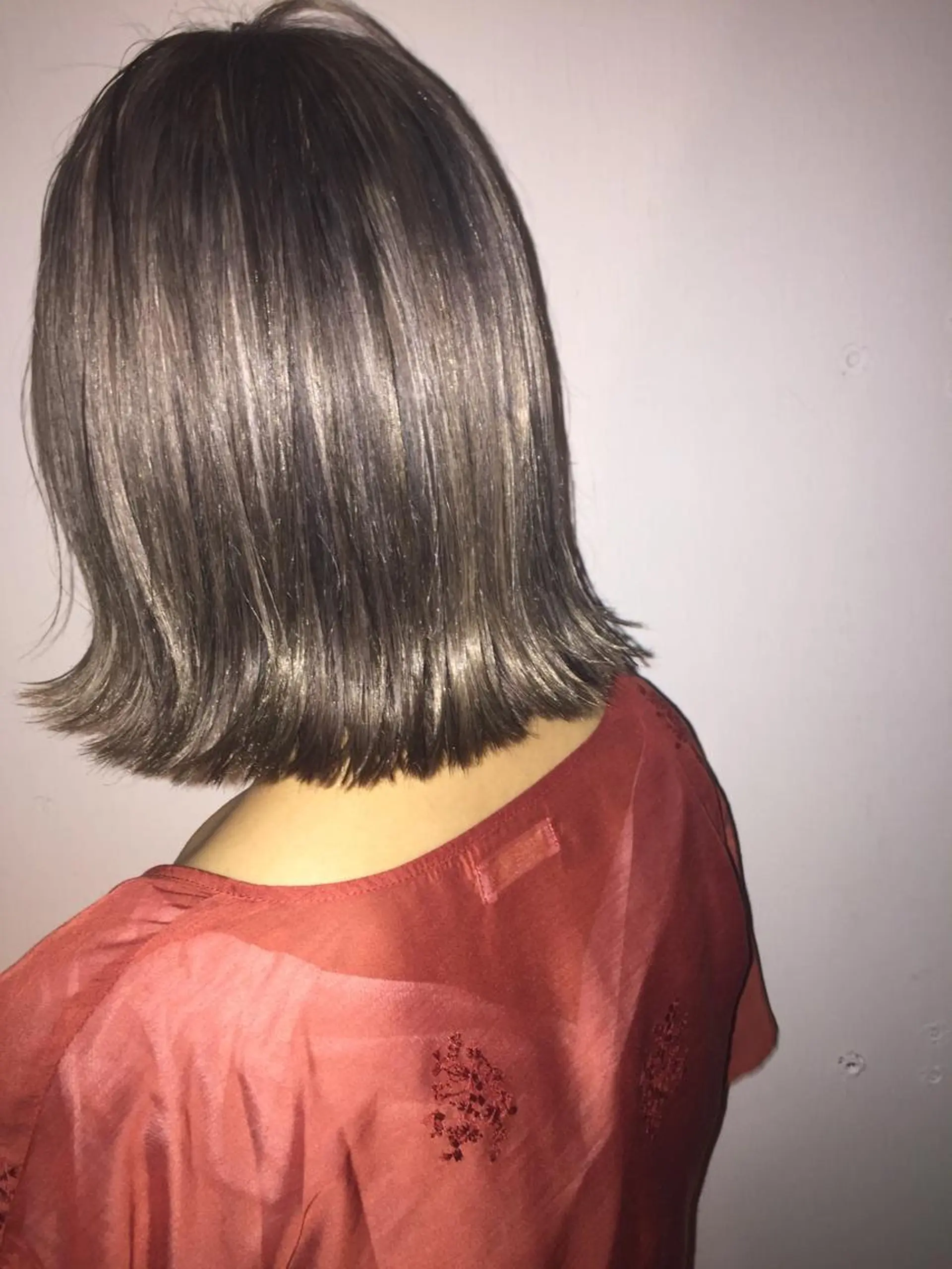 ショート カラー ブリーチ グレージュ ハイライトカラー ハイライト ニシオカ タクヤのヘアスタイル