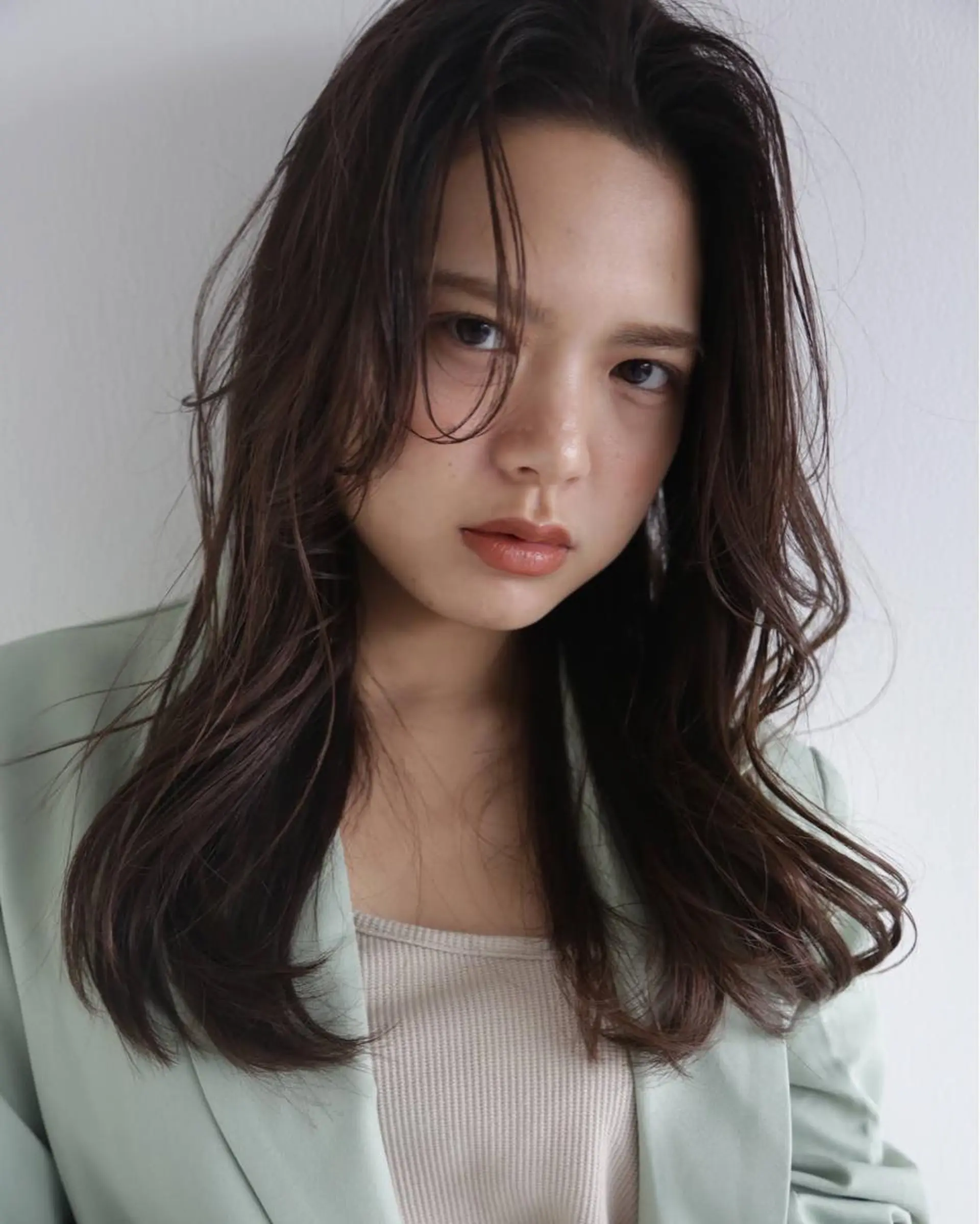 セミロング カラー パーマ ヘアアレンジ 顔まわりレイヤー レイヤーカット ナガミネアリサ/ 学芸大学/海外ヘアのヘアスタイル