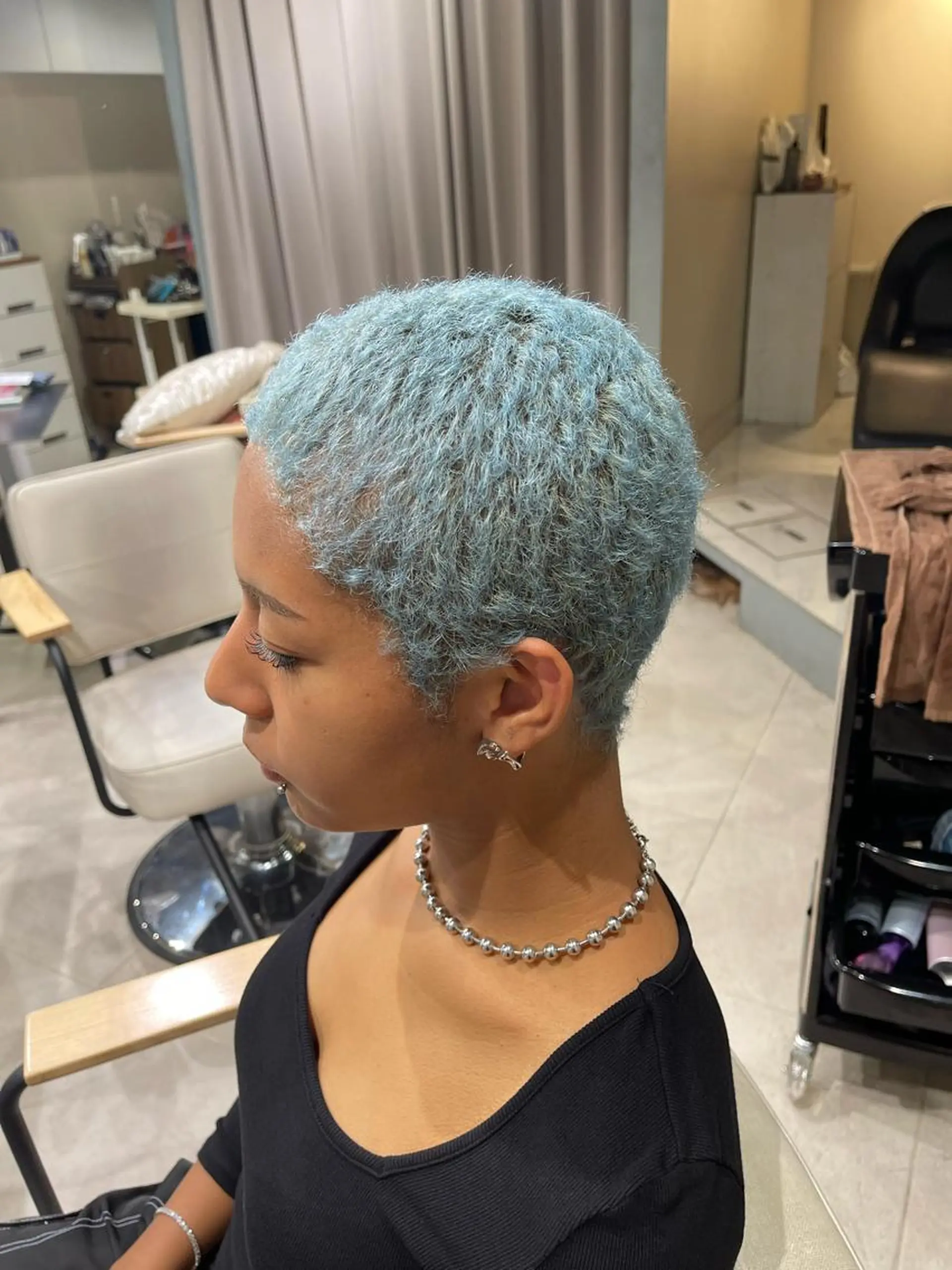 ショート シールエクステ くびれヘア エクステ 顔まわりレイヤー 顔周りカット ヘアカラー ブリーチ/ハイトーン ベージュ/daikiのヘアスタイル