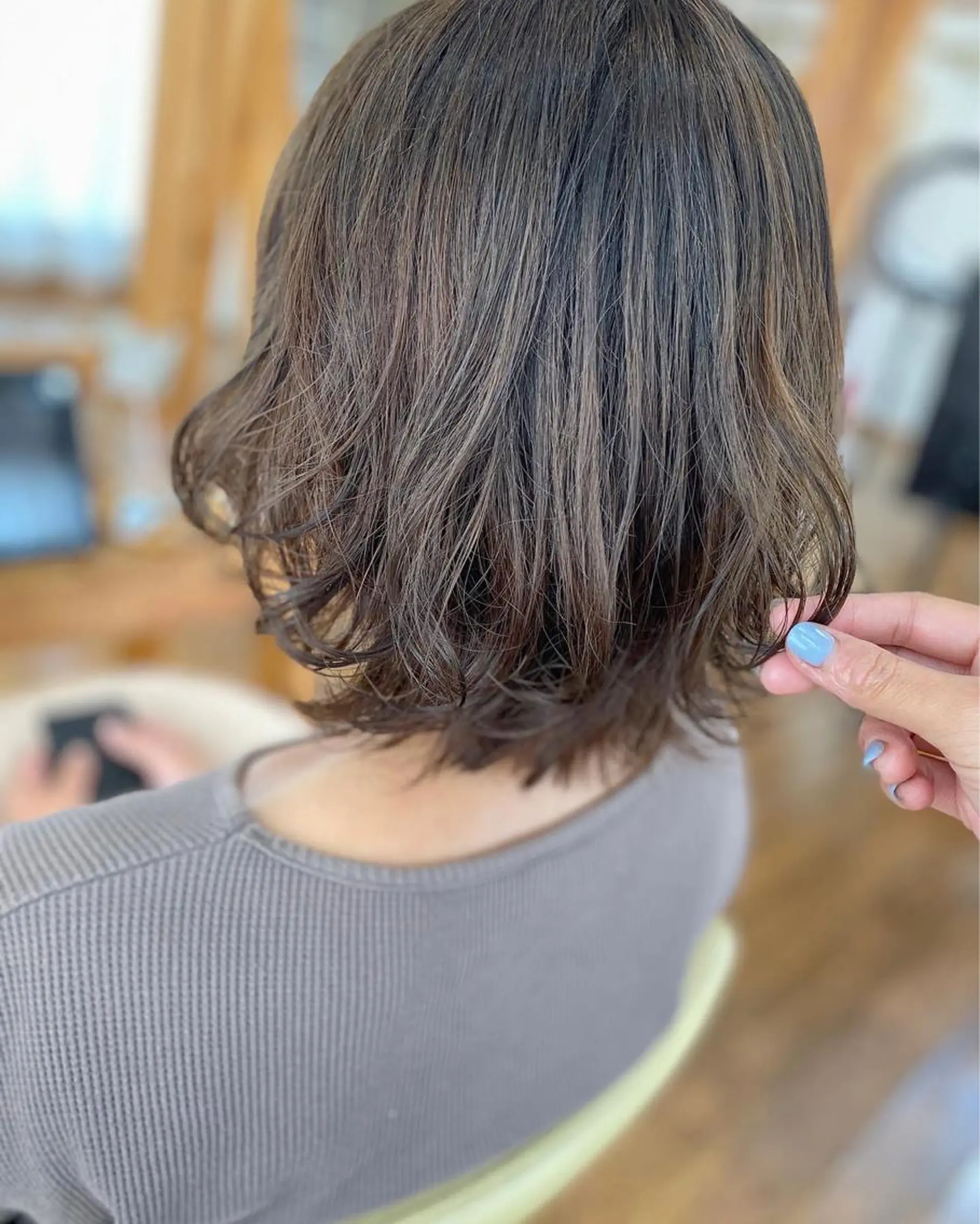 ミディアム カラー パーマ ミディアムパーマ ベージュカラー オリーブベージュ ニュアンスパーマ 荒木 ひろかのヘアスタイル